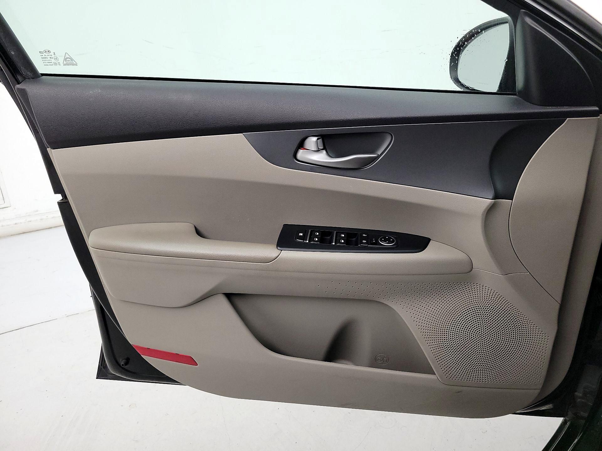 Thumbnail: 2020 Kia Forte - 12