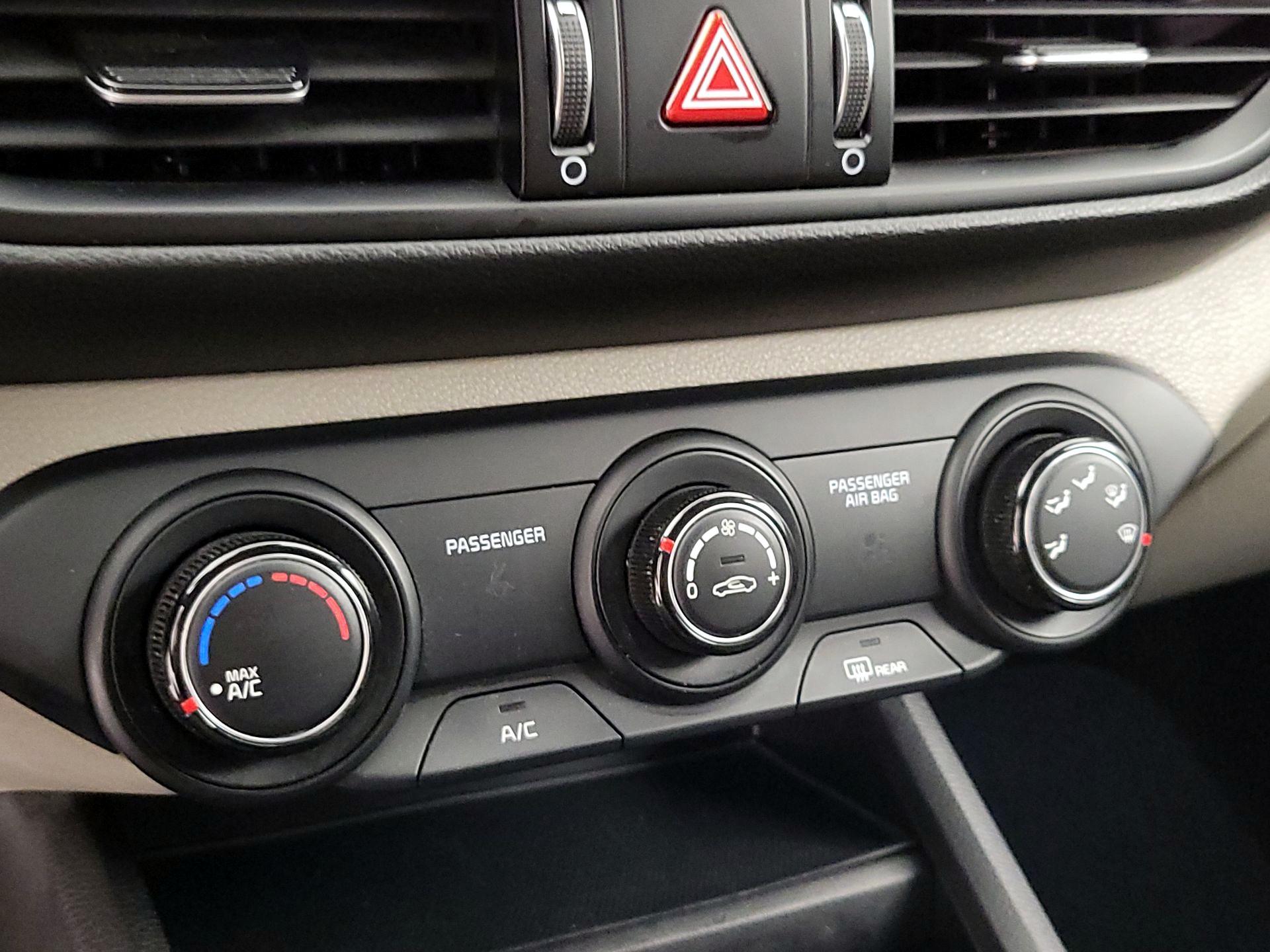 Thumbnail: 2020 Kia Forte - 16