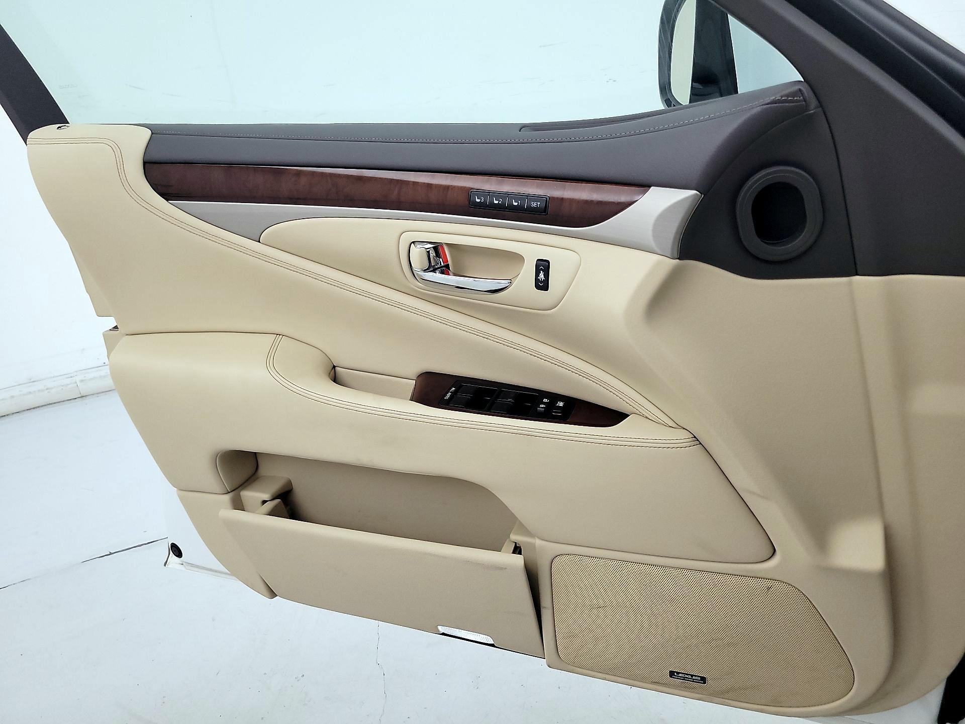 Thumbnail: 2014 Lexus LS - 12