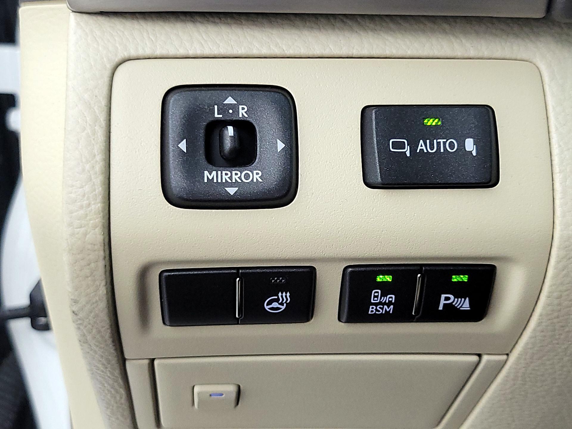 Thumbnail: 2014 Lexus LS - 13