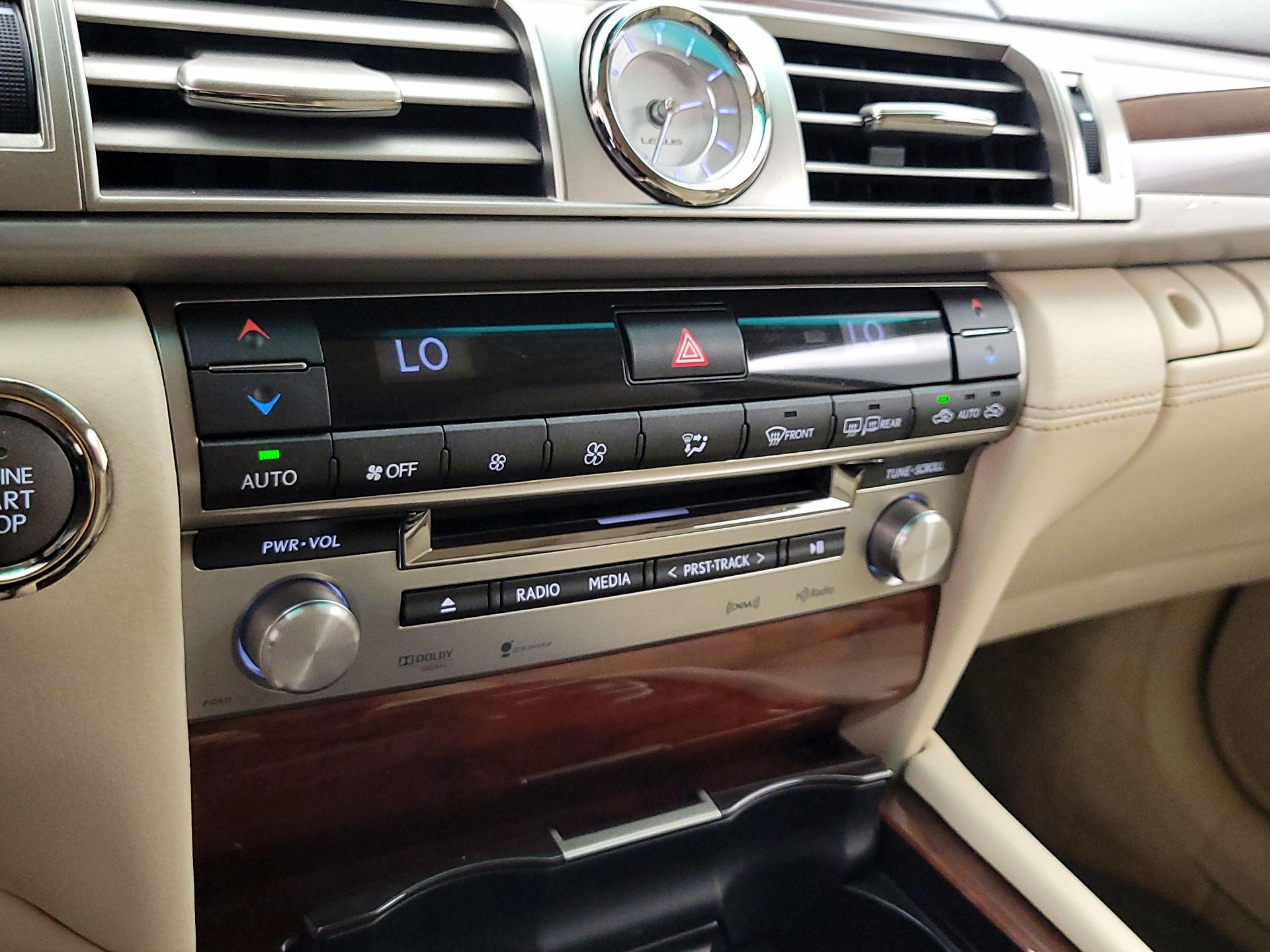 Thumbnail: 2014 Lexus LS - 17