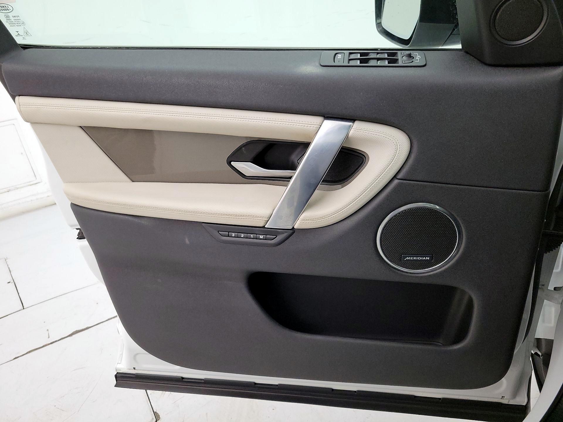 Thumbnail: 2020 Land Rover Discovery Sport - 12