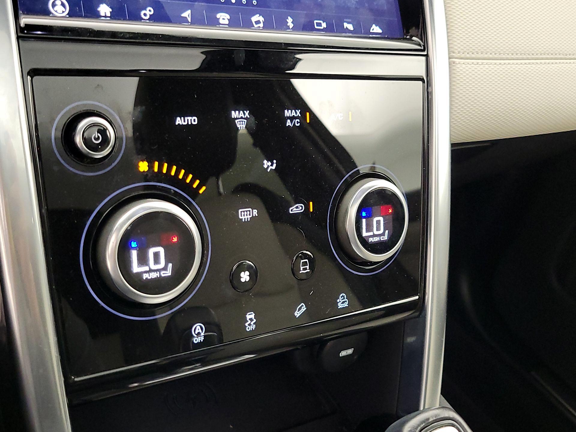 Thumbnail: 2020 Land Rover Discovery Sport - 15