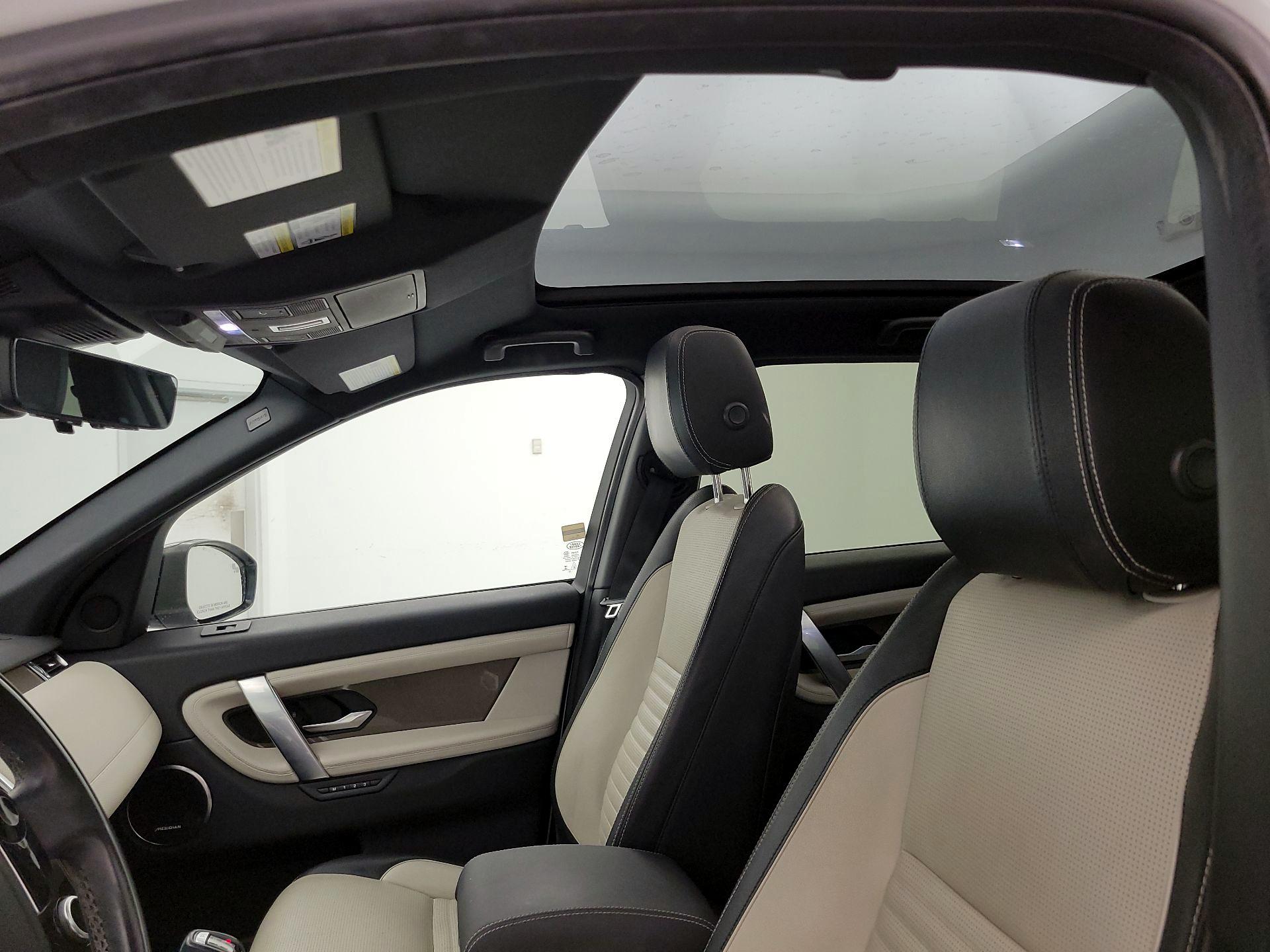 Thumbnail: 2020 Land Rover Discovery Sport - 17