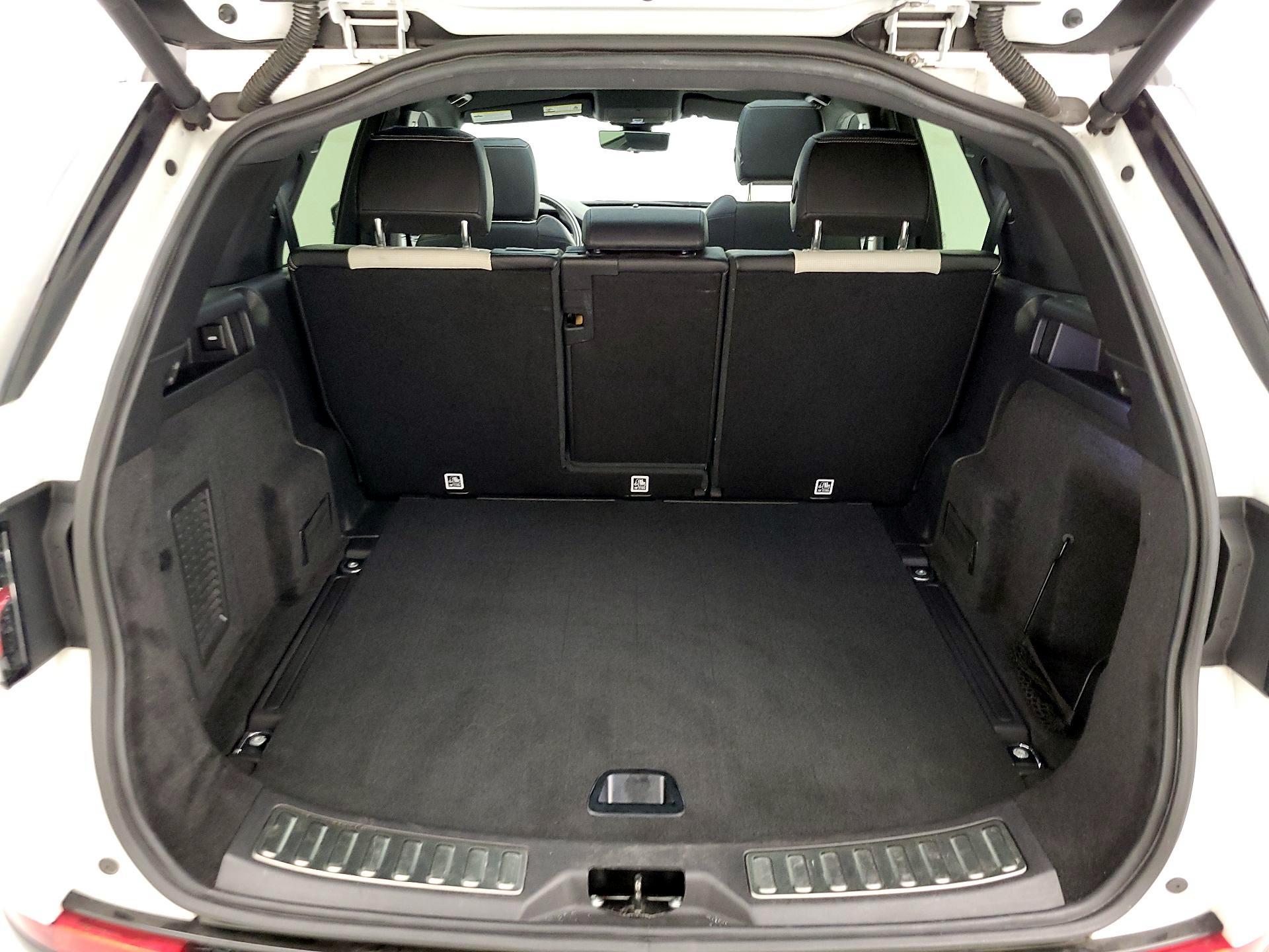 Thumbnail: 2020 Land Rover Discovery Sport - 19