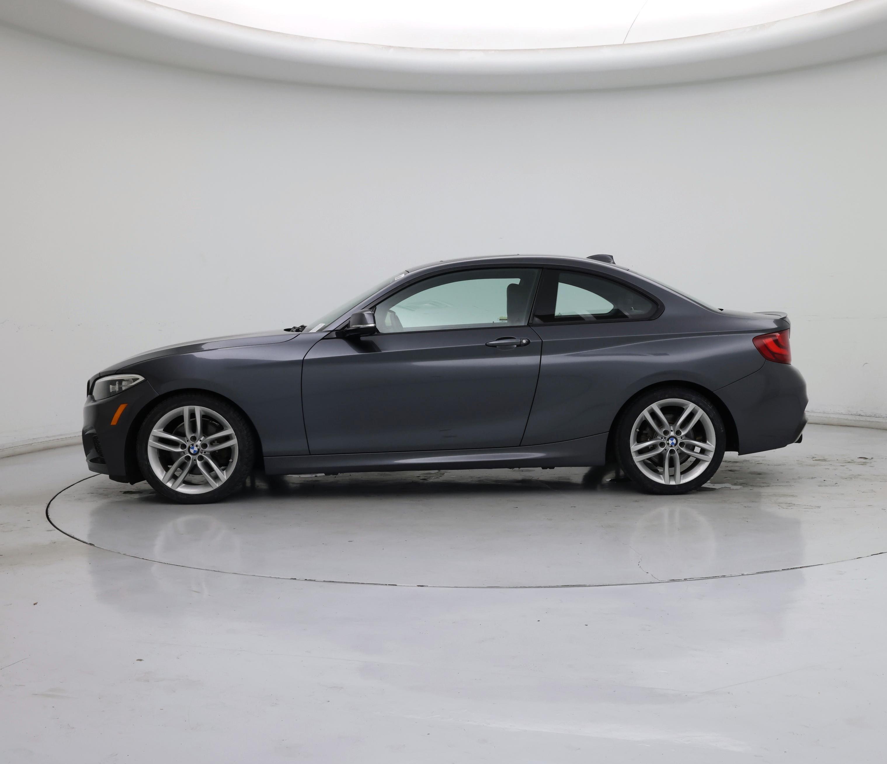 Thumbnail: 2016 BMW 2 Series - 3