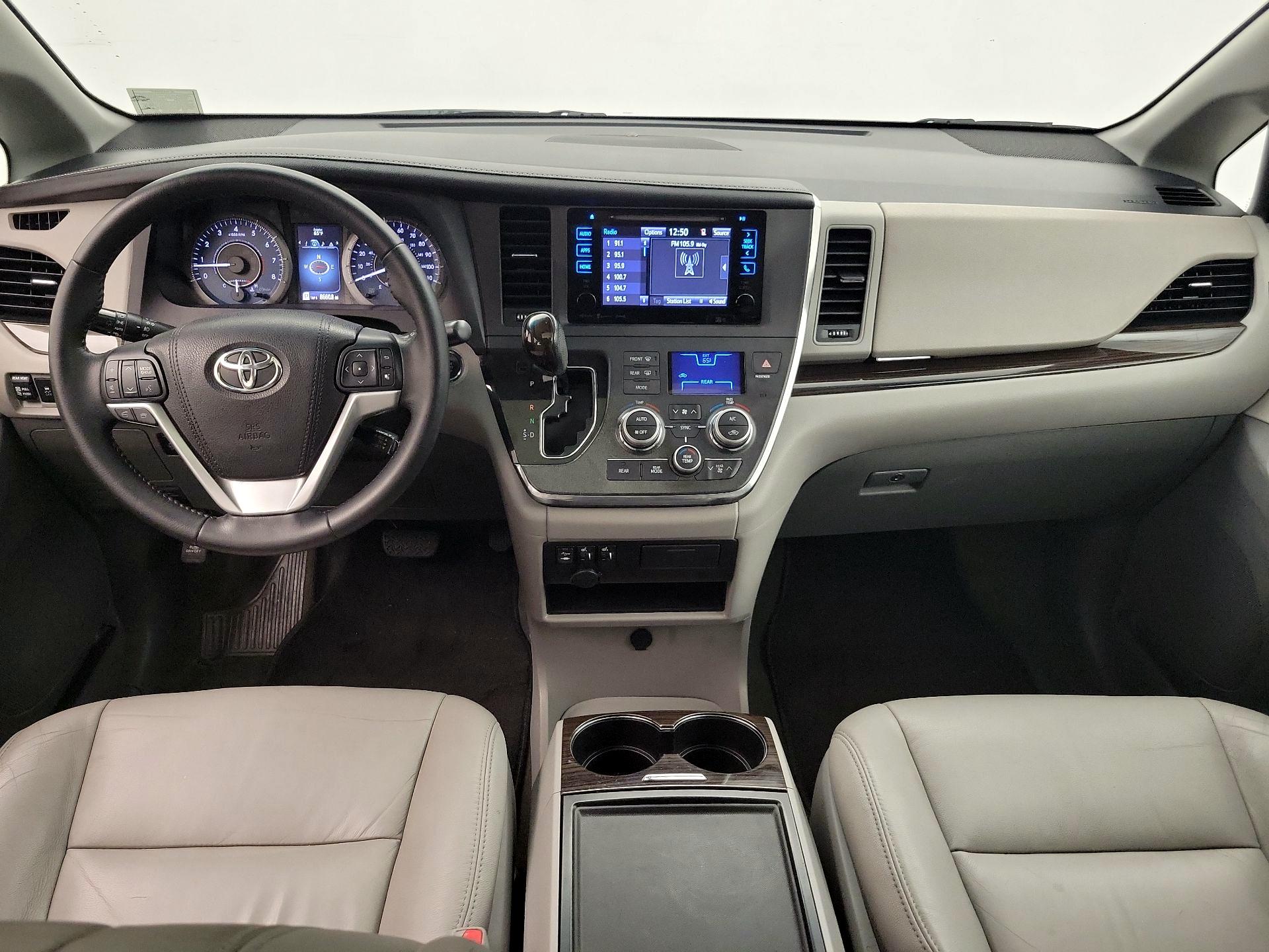 Thumbnail: 2016 Toyota Sienna - 9