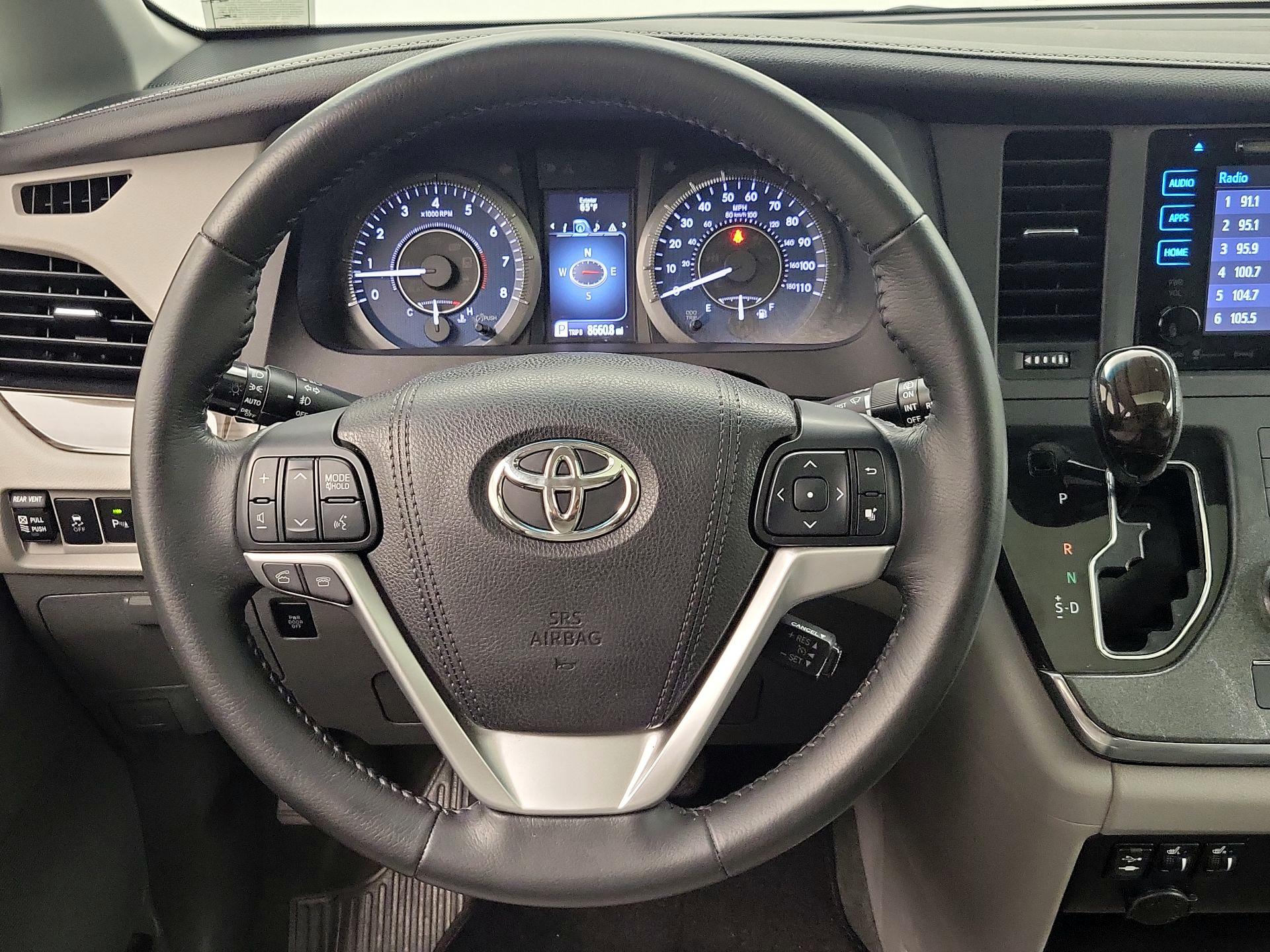 Thumbnail: 2016 Toyota Sienna - 10