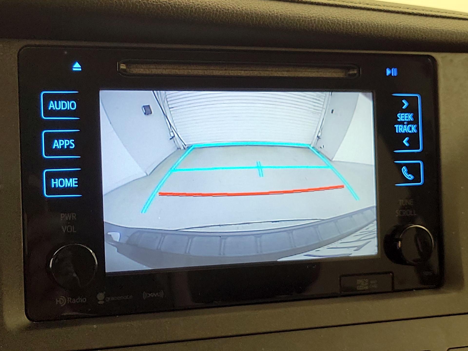 Thumbnail: 2016 Toyota Sienna - 15