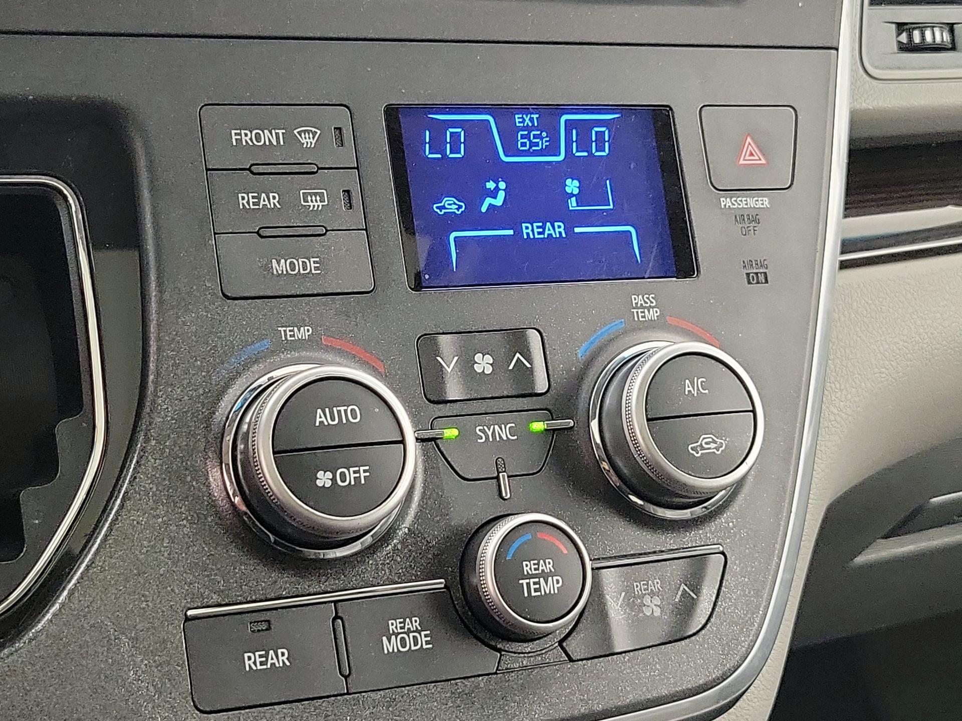 Thumbnail: 2016 Toyota Sienna - 17