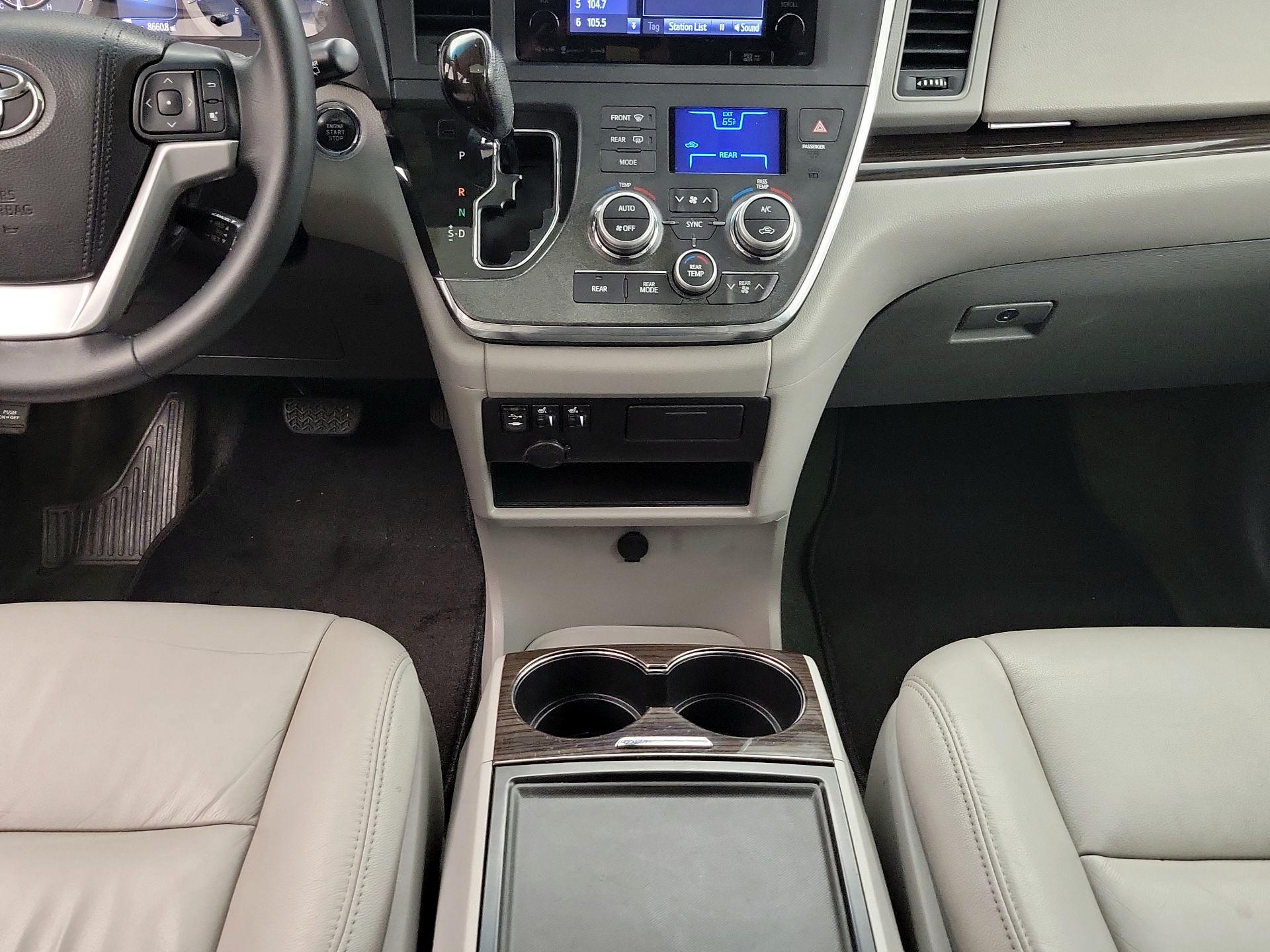 Thumbnail: 2016 Toyota Sienna - 18