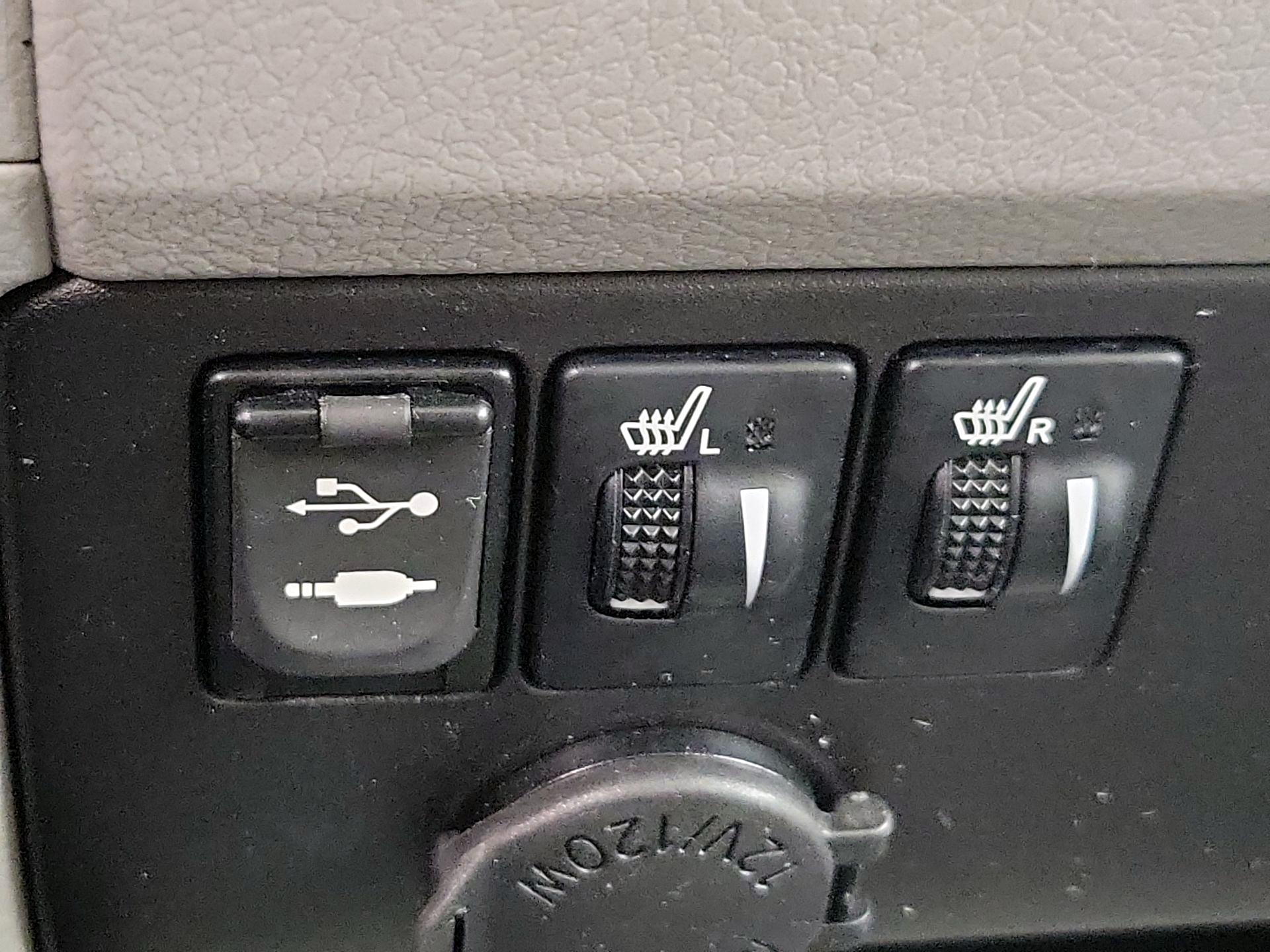 Thumbnail: 2016 Toyota Sienna - 19