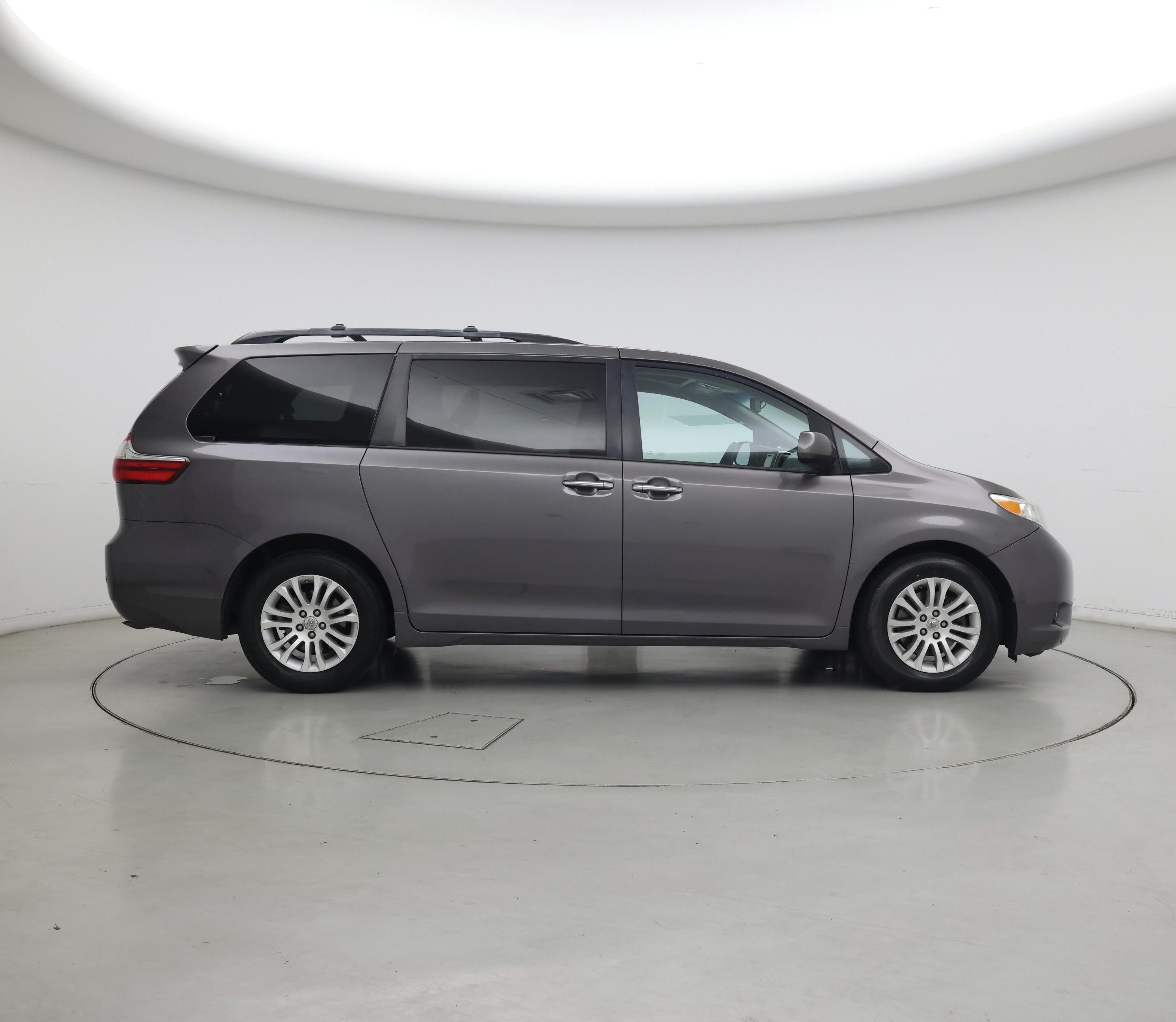 Thumbnail: 2016 Toyota Sienna - 7