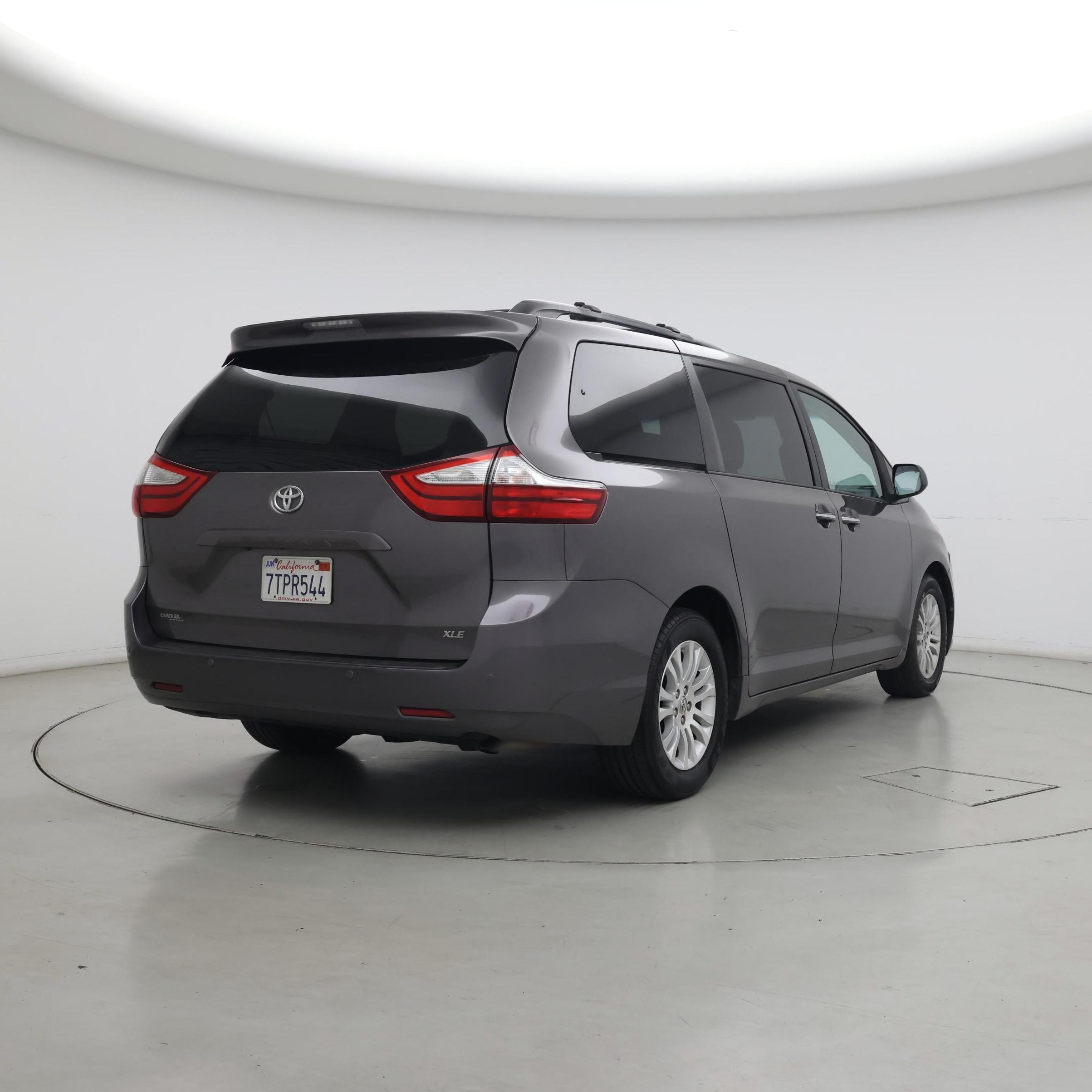 Thumbnail: 2016 Toyota Sienna - 8