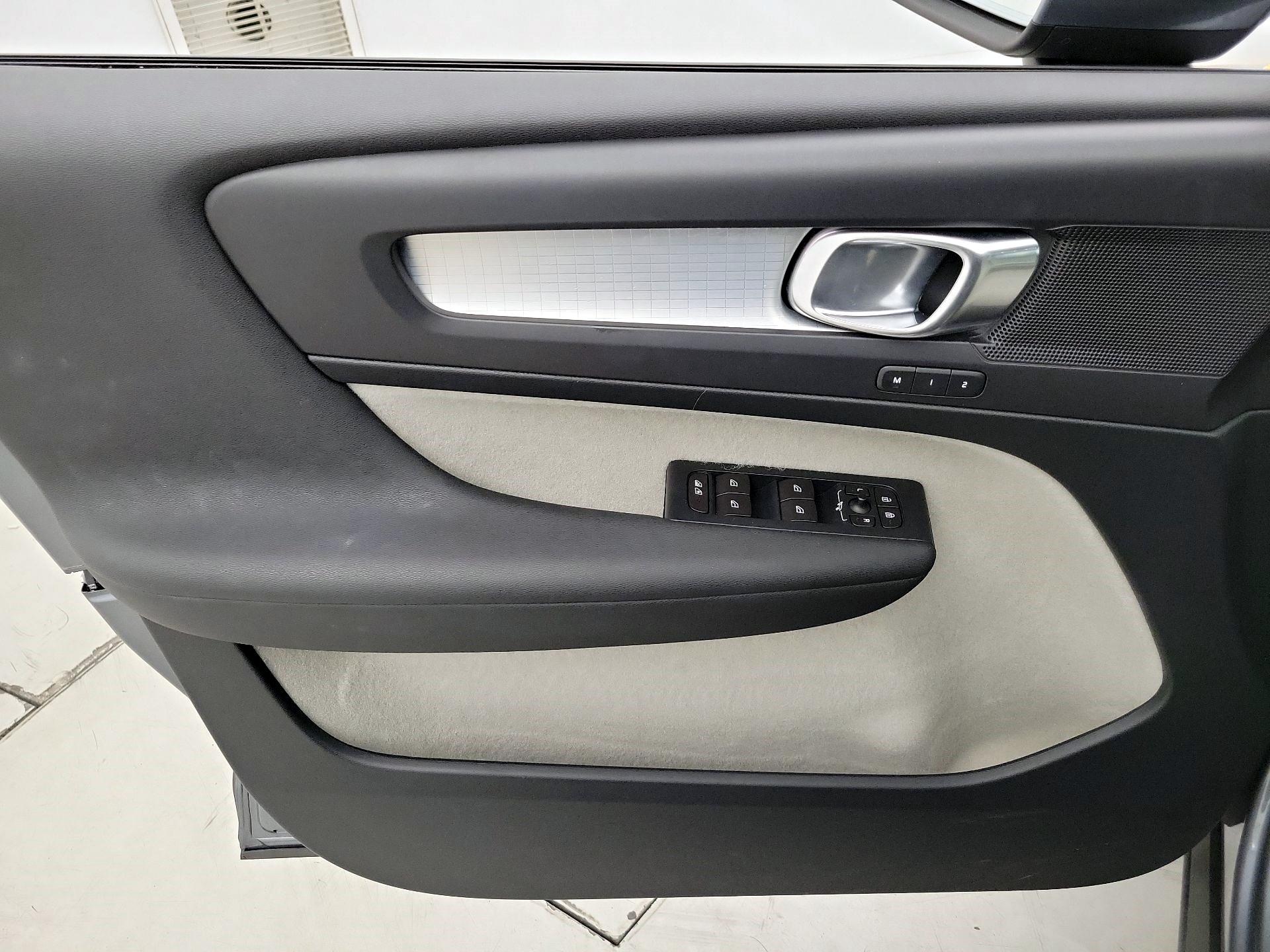 Thumbnail: 2019 Volvo XC40 - 12