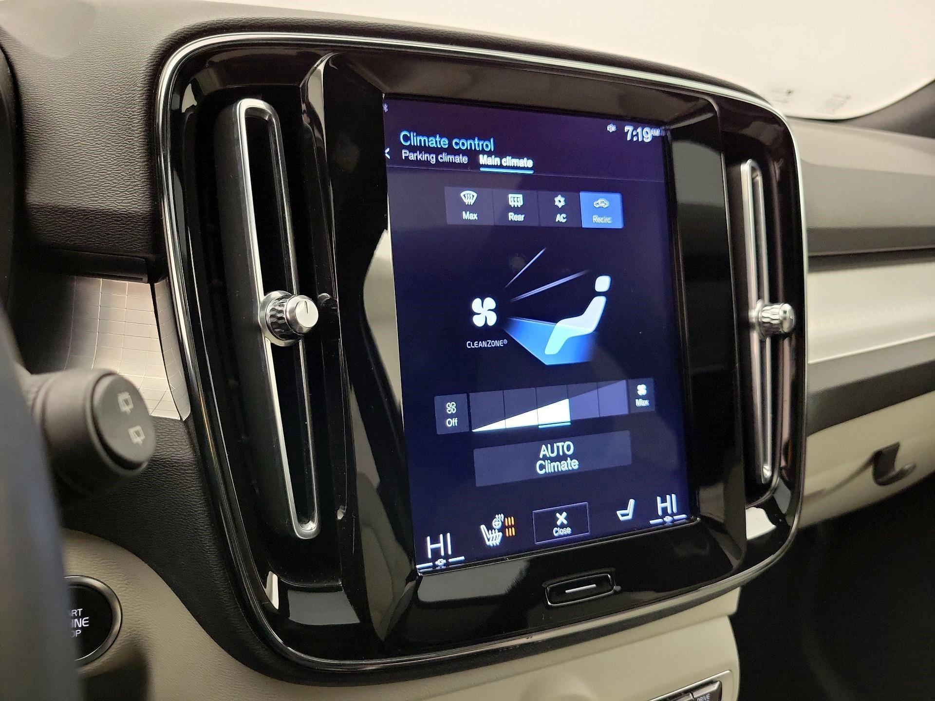 Thumbnail: 2019 Volvo XC40 - 17