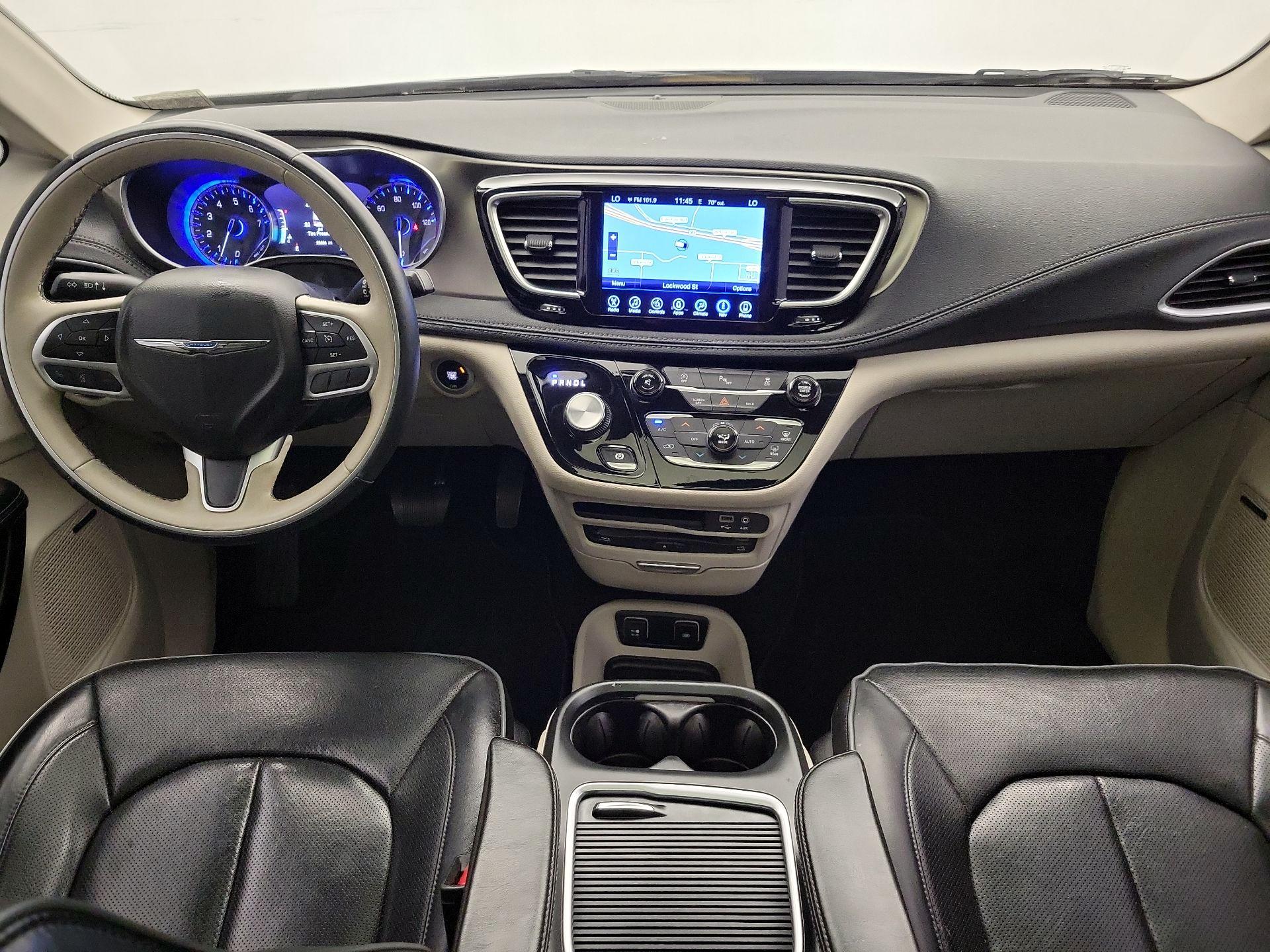 Thumbnail: 2017 Chrysler Pacifica - 9