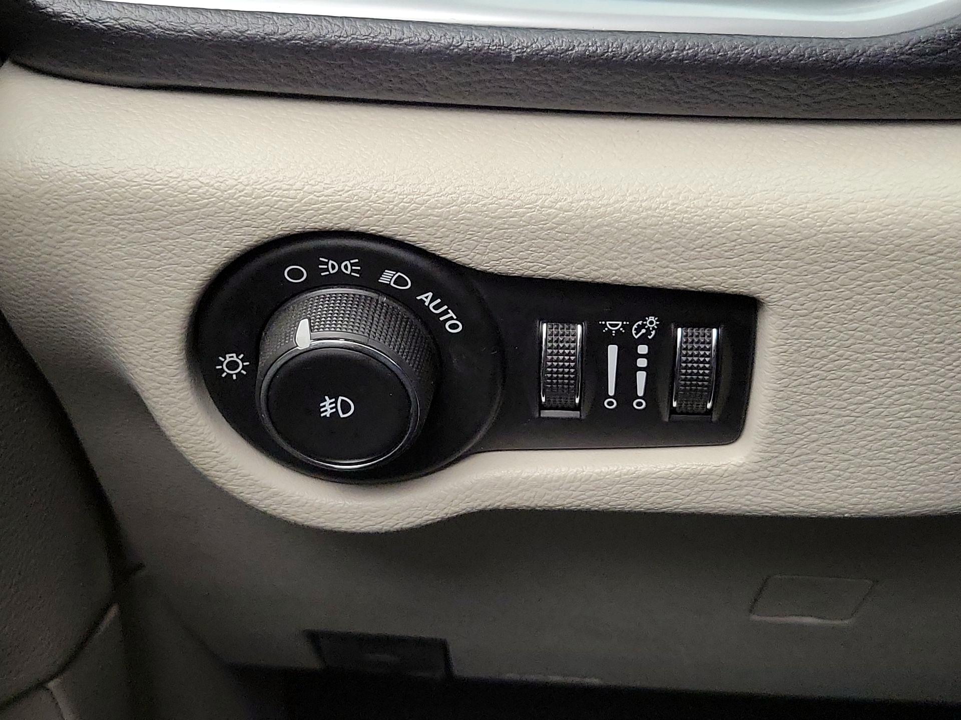 Thumbnail: 2017 Chrysler Pacifica - 13