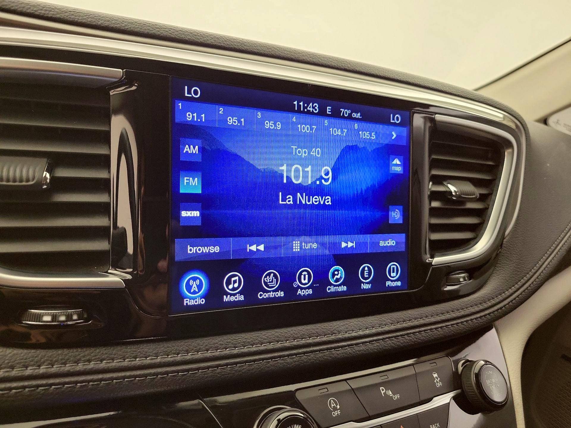 Thumbnail: 2017 Chrysler Pacifica - 16