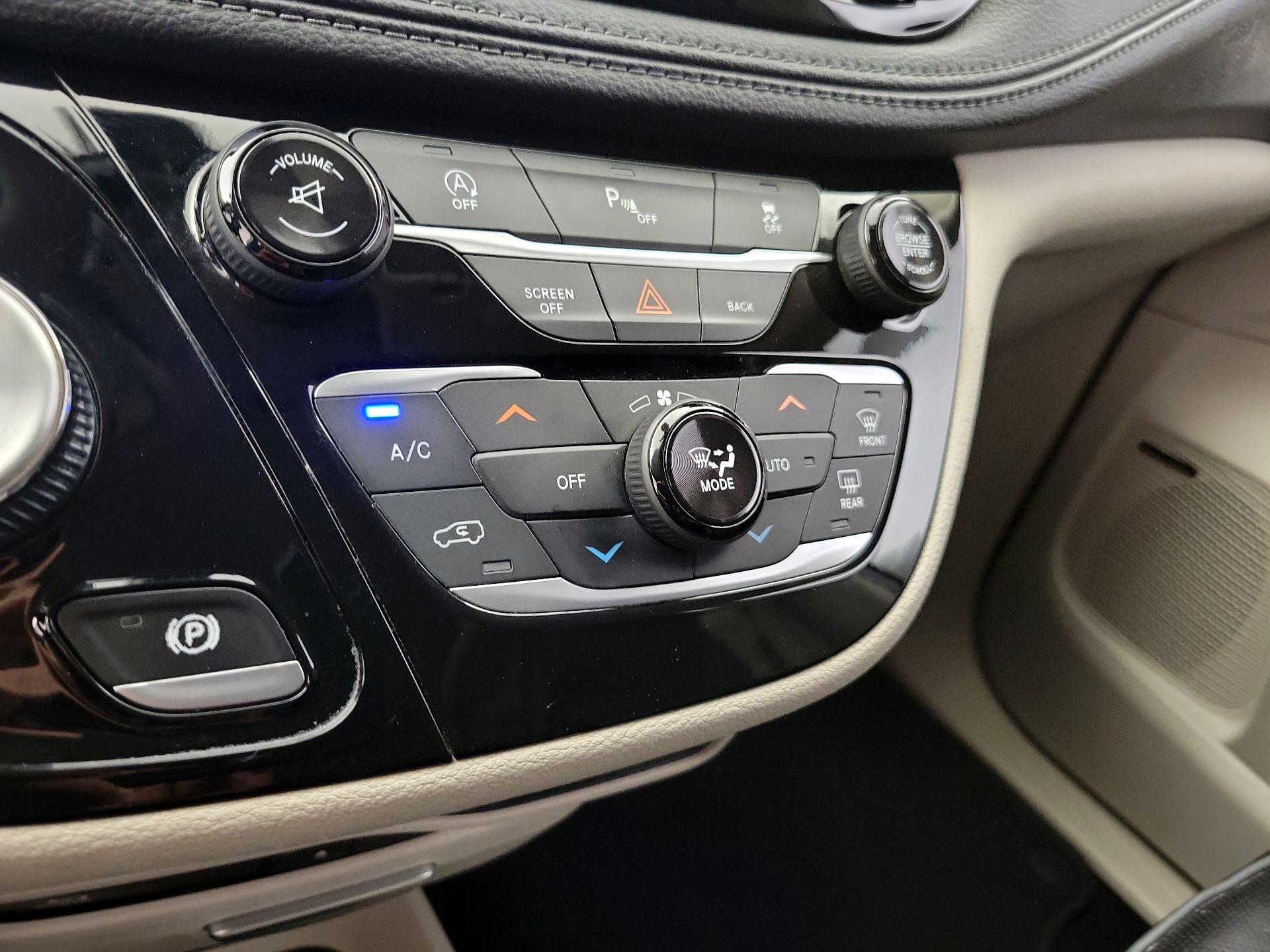 Thumbnail: 2017 Chrysler Pacifica - 17