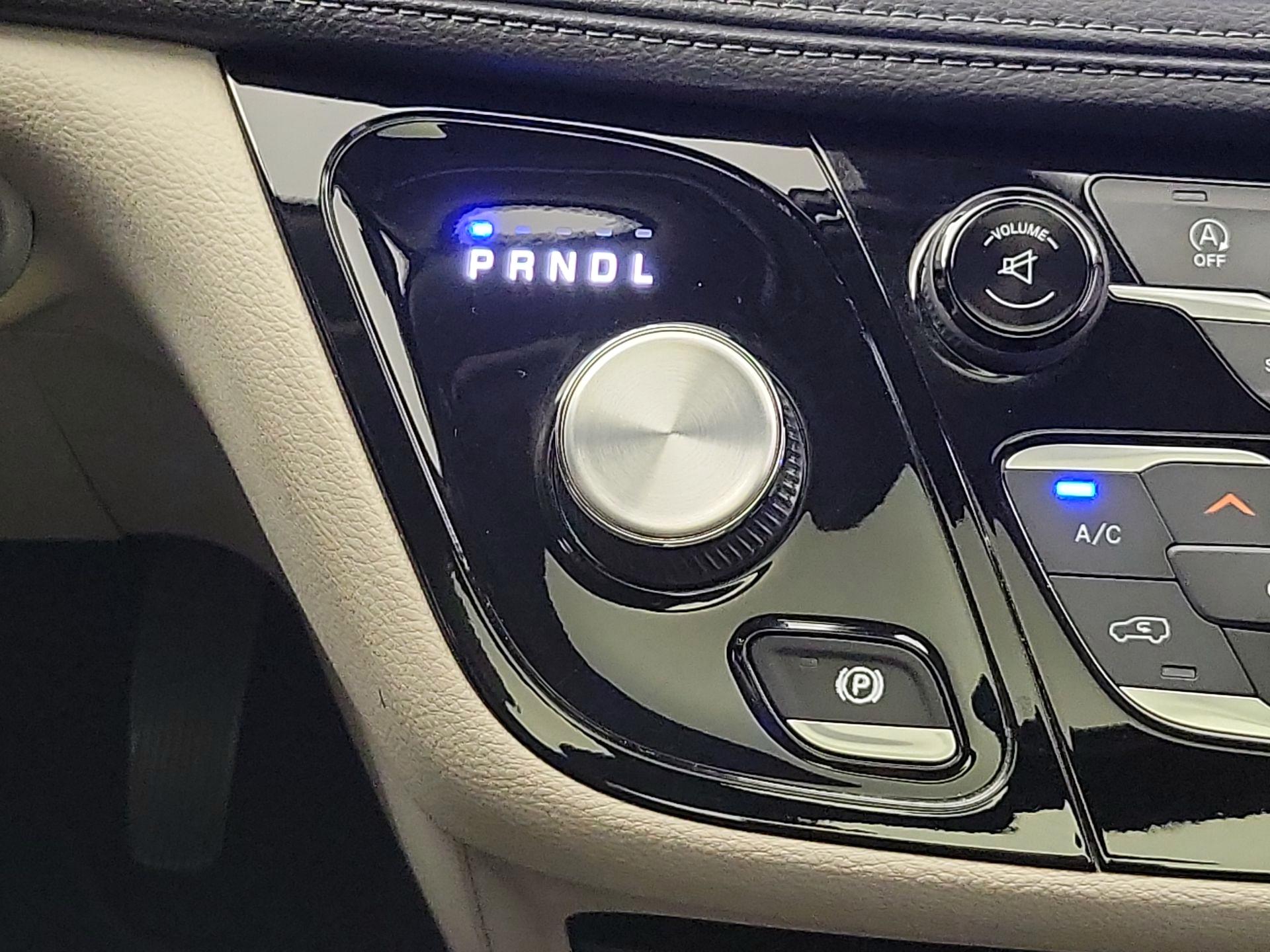 Thumbnail: 2017 Chrysler Pacifica - 18