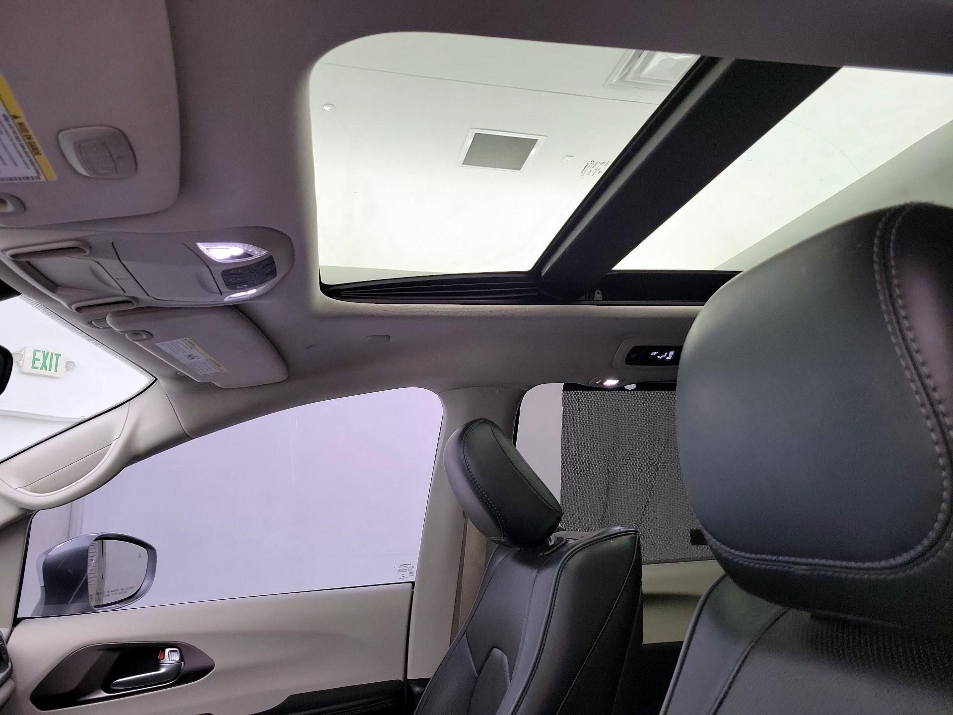 Thumbnail: 2017 Chrysler Pacifica - 20
