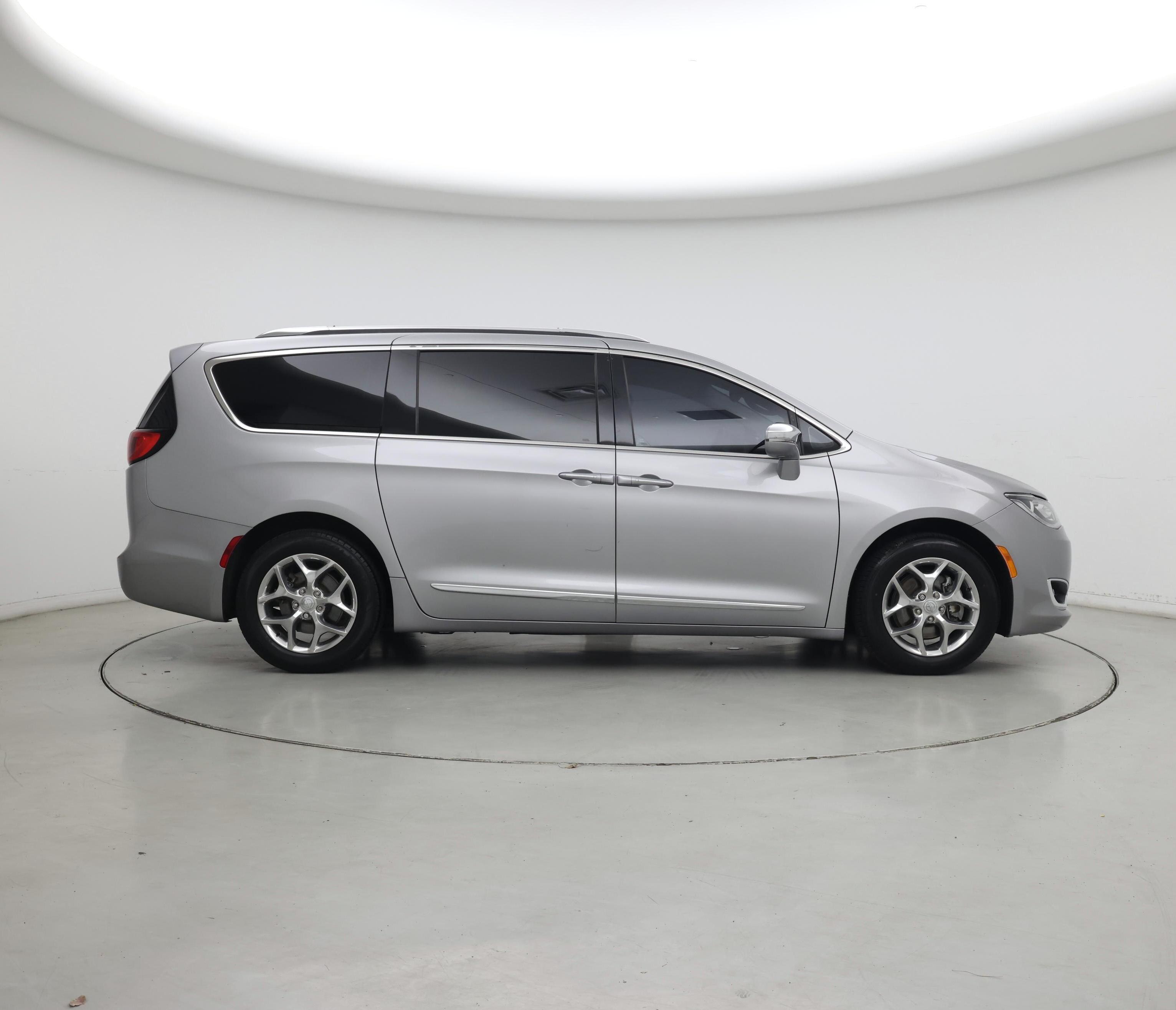 Thumbnail: 2017 Chrysler Pacifica - 7