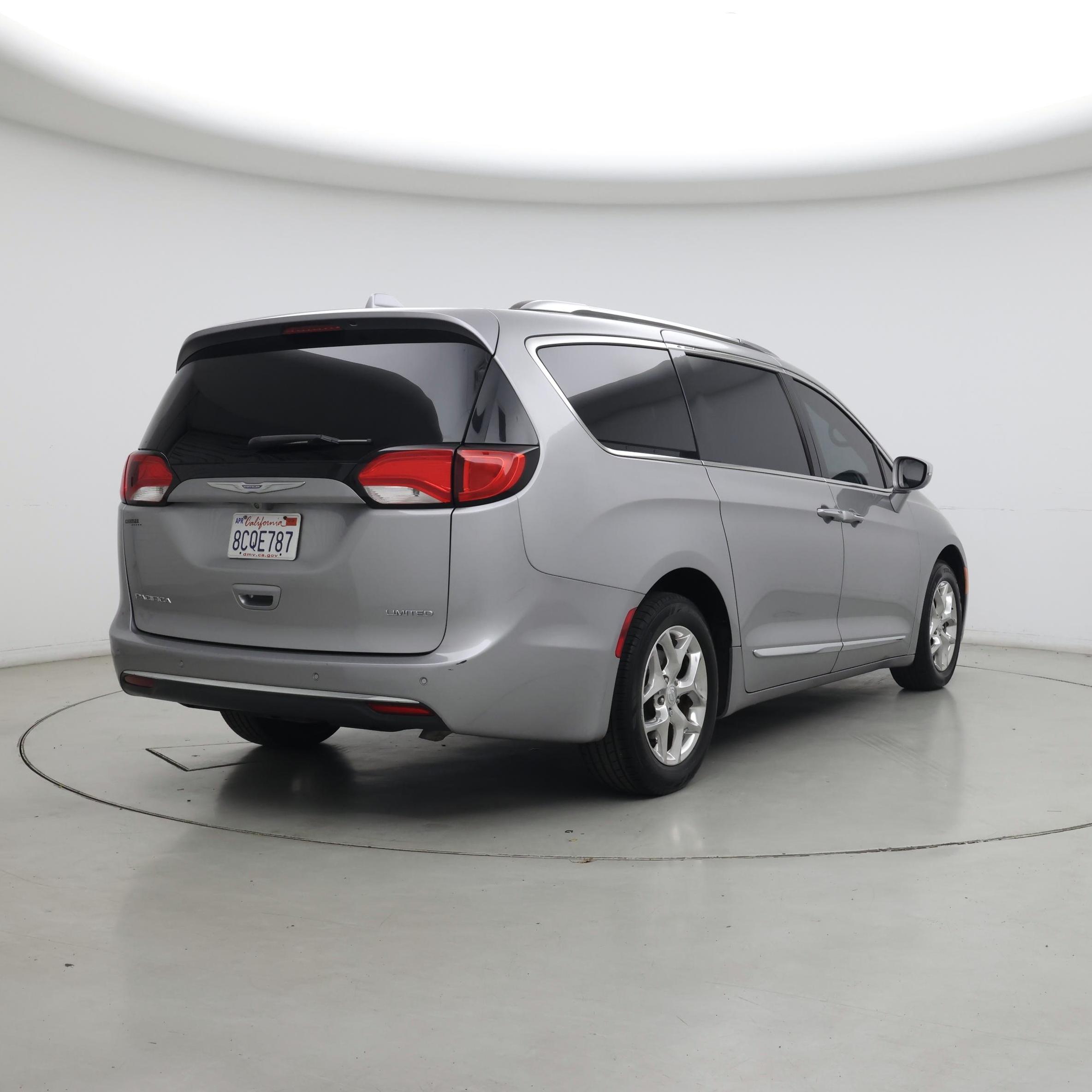 Thumbnail: 2017 Chrysler Pacifica - 8