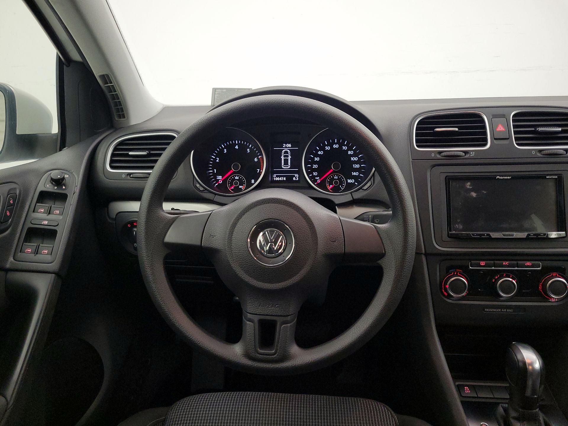 Thumbnail: 2014 Volkswagen Golf - 10