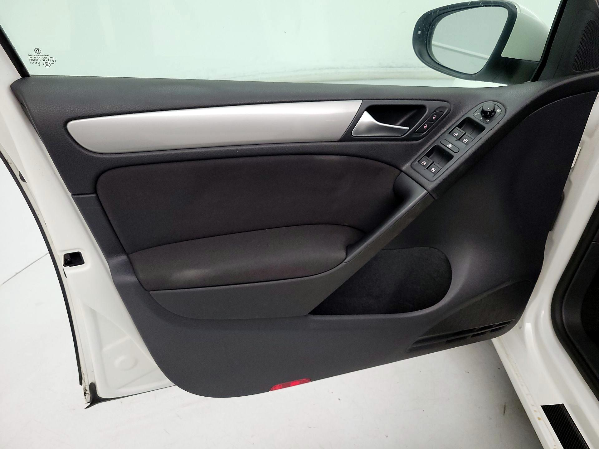 Thumbnail: 2014 Volkswagen Golf - 12