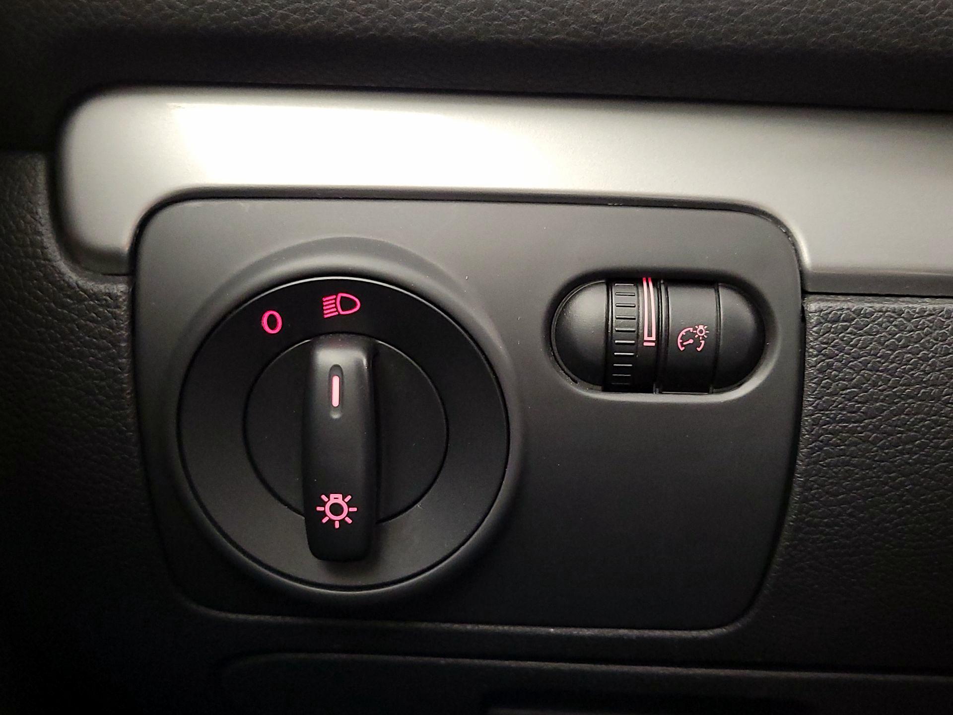 Thumbnail: 2014 Volkswagen Golf - 13