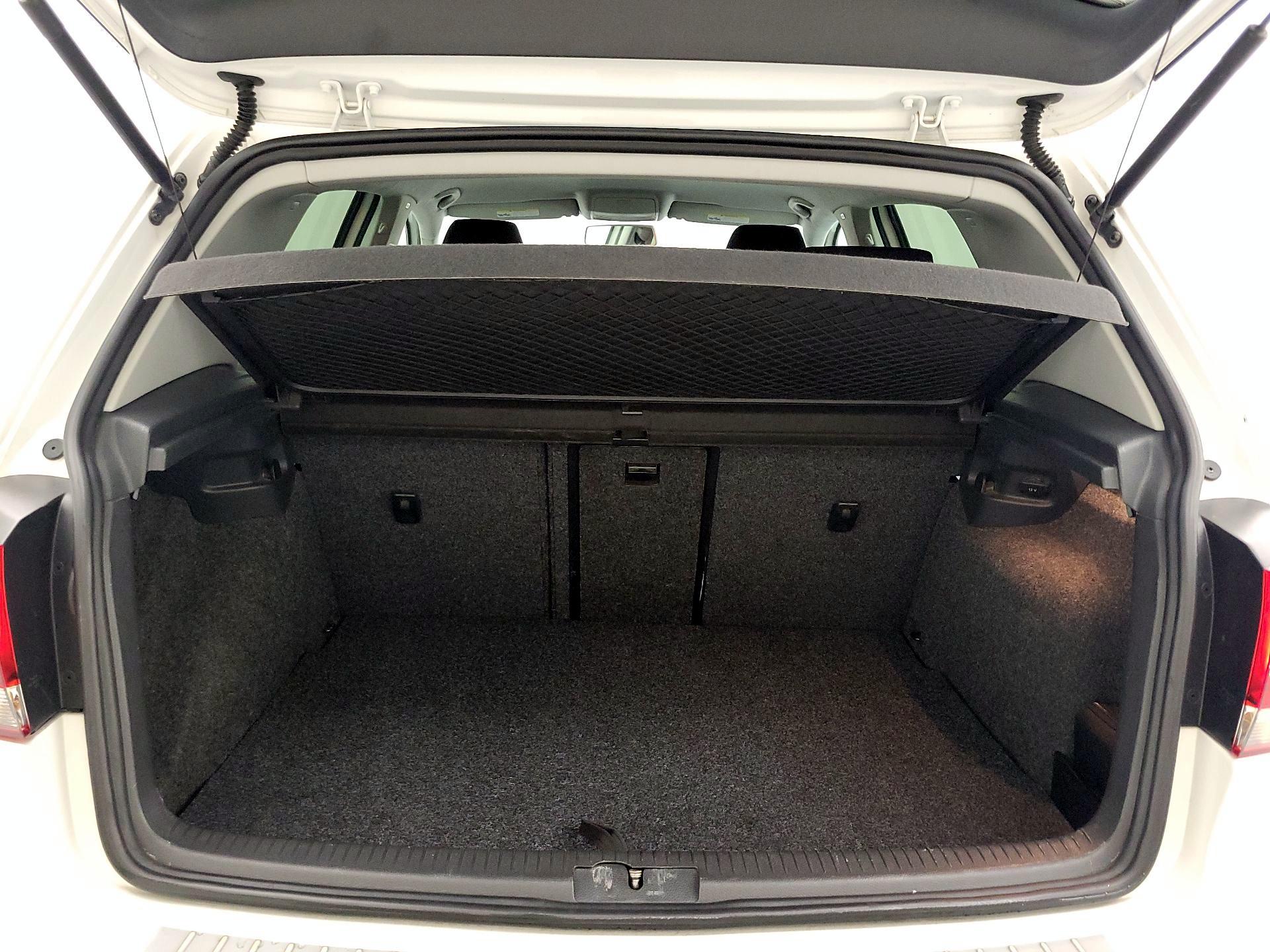 Thumbnail: 2014 Volkswagen Golf - 20