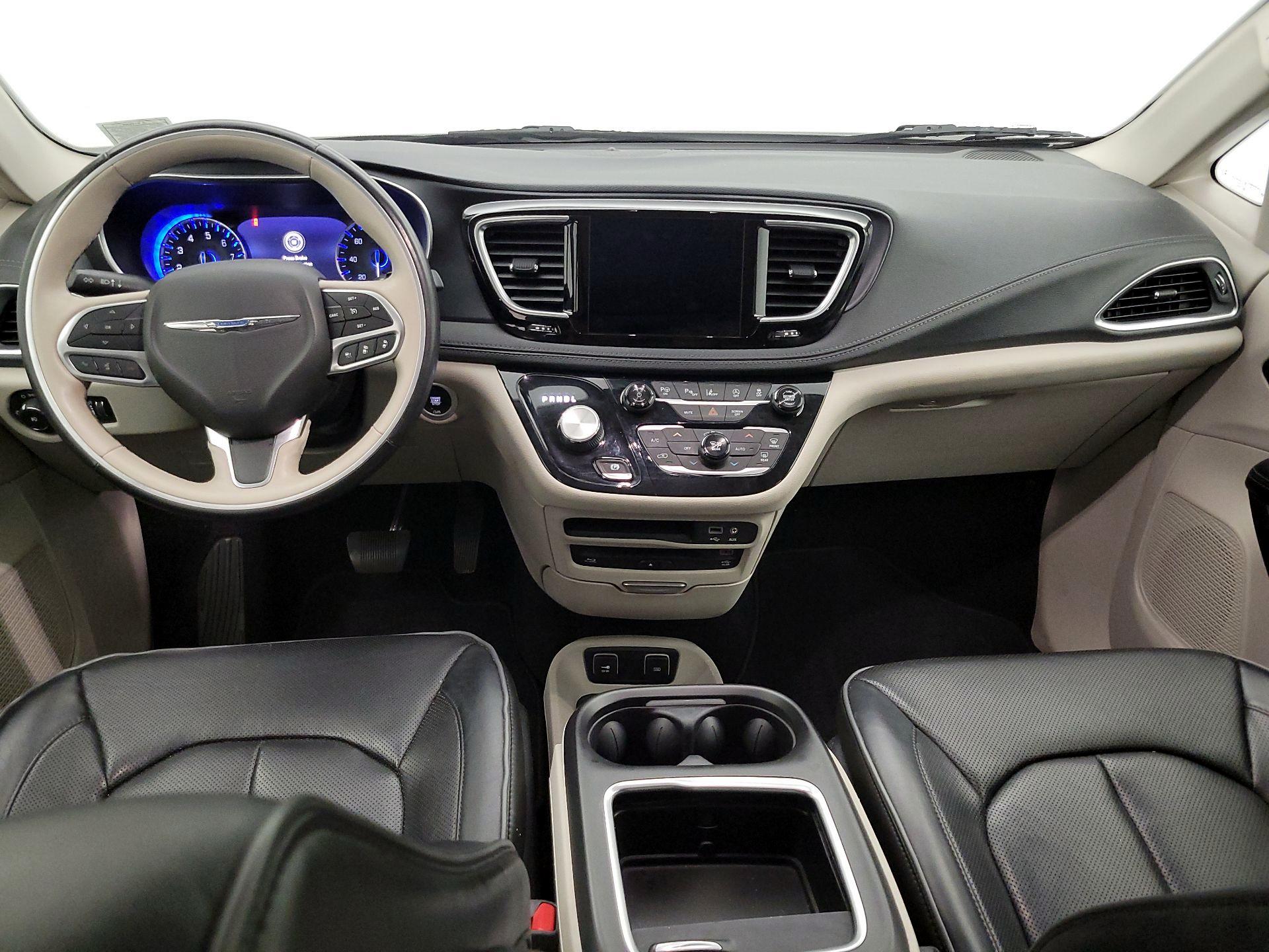 Thumbnail: 2020 Chrysler Pacifica - 9