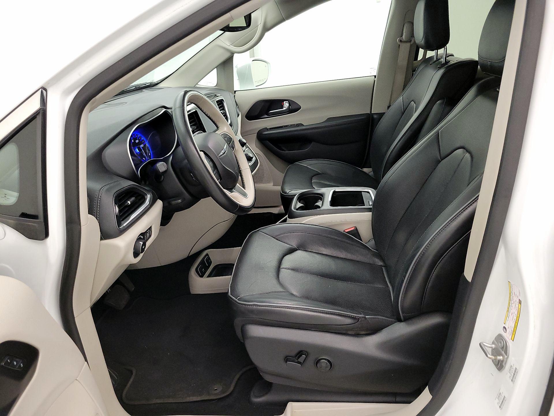 Thumbnail: 2020 Chrysler Pacifica - 11