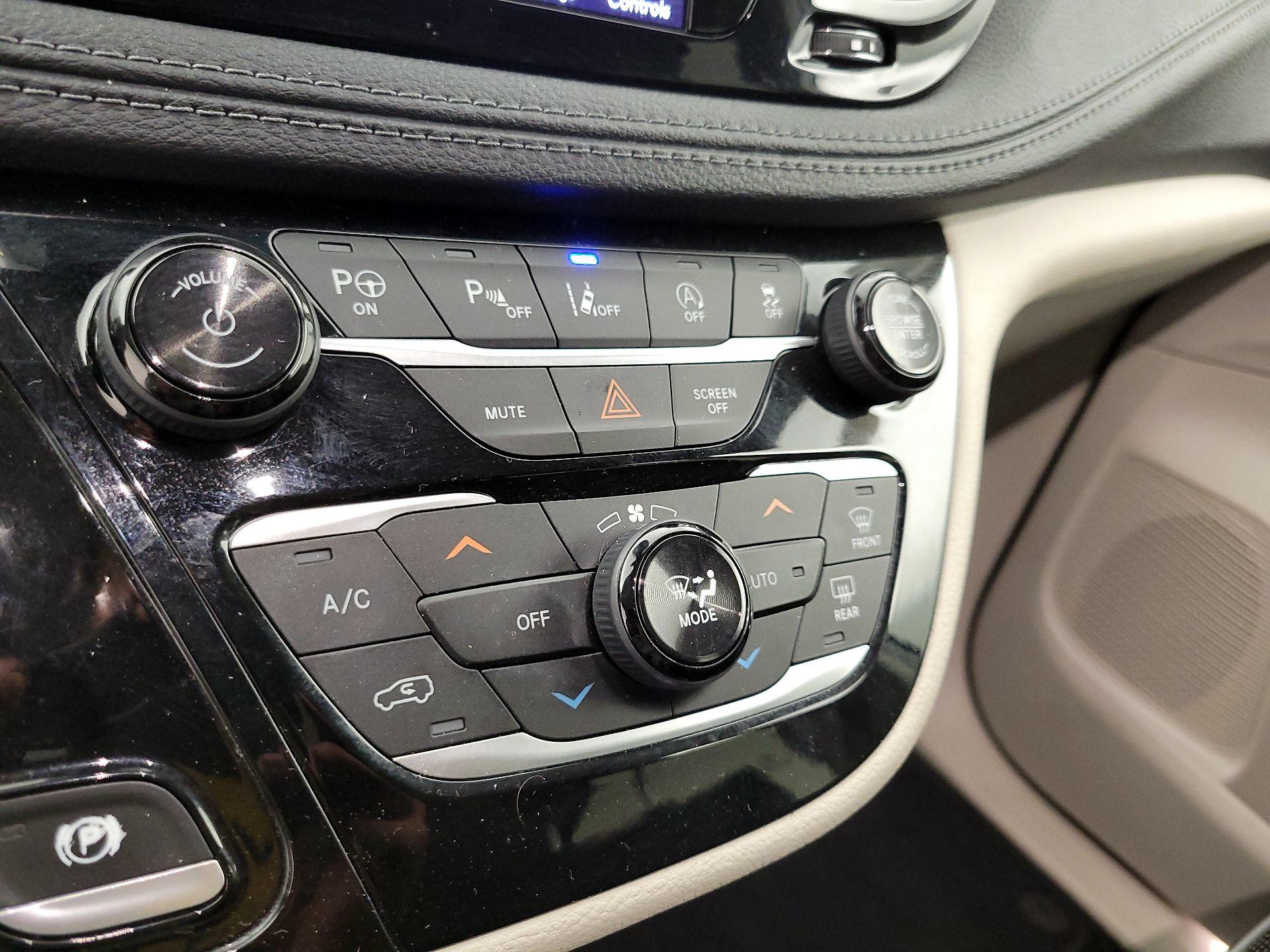 Thumbnail: 2020 Chrysler Pacifica - 16