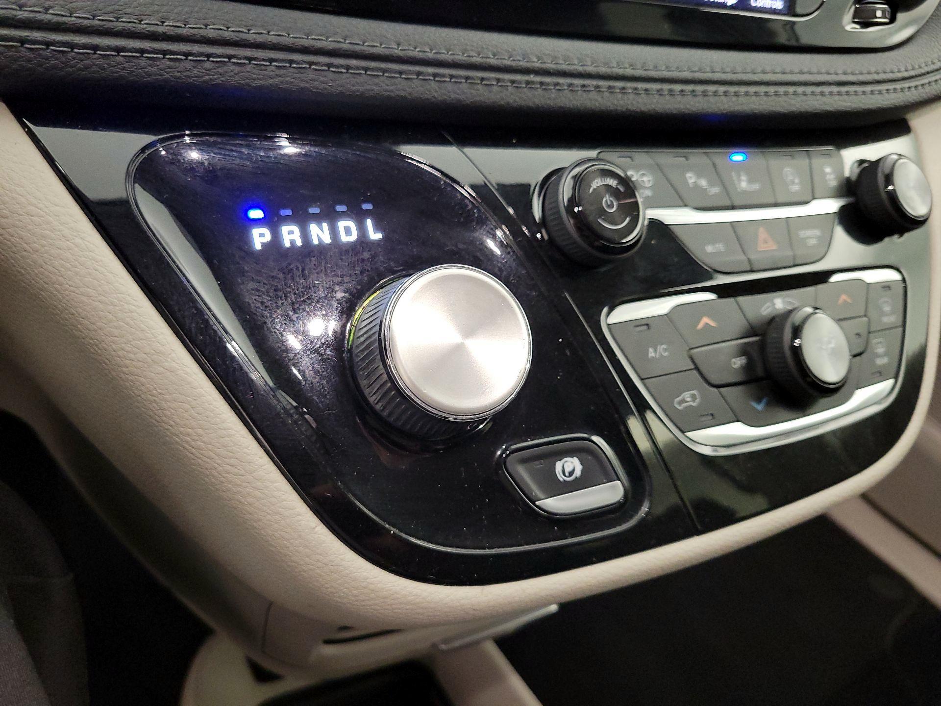 Thumbnail: 2020 Chrysler Pacifica - 17