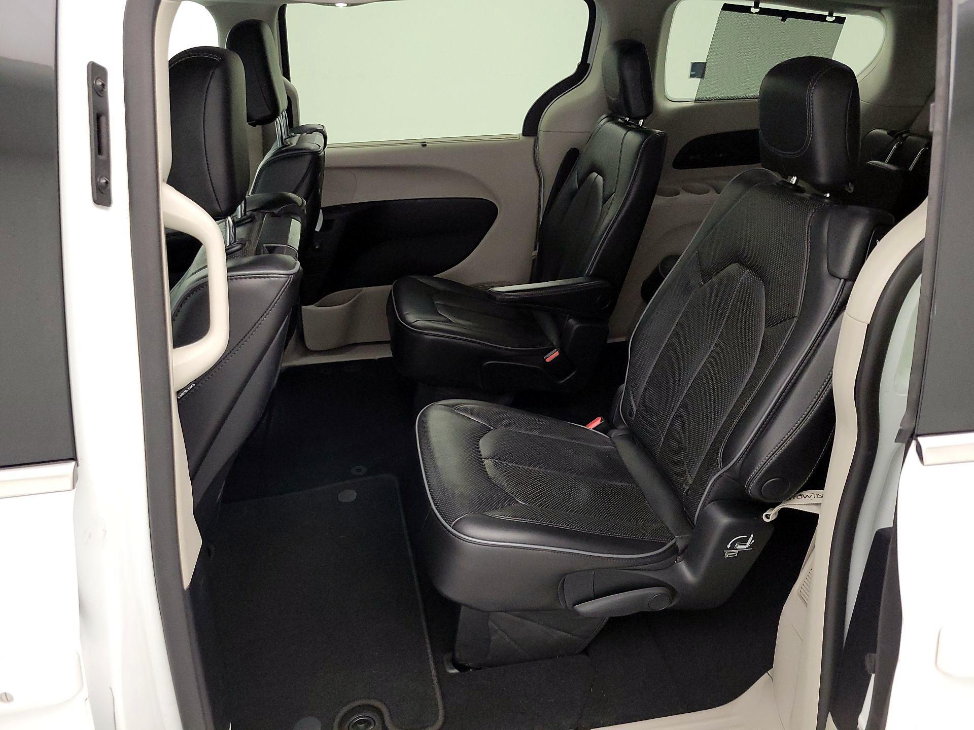 Thumbnail: 2020 Chrysler Pacifica - 18