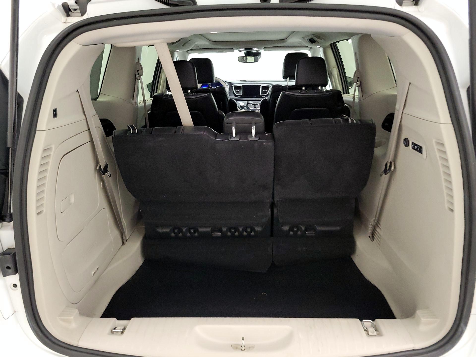 Thumbnail: 2020 Chrysler Pacifica - 20