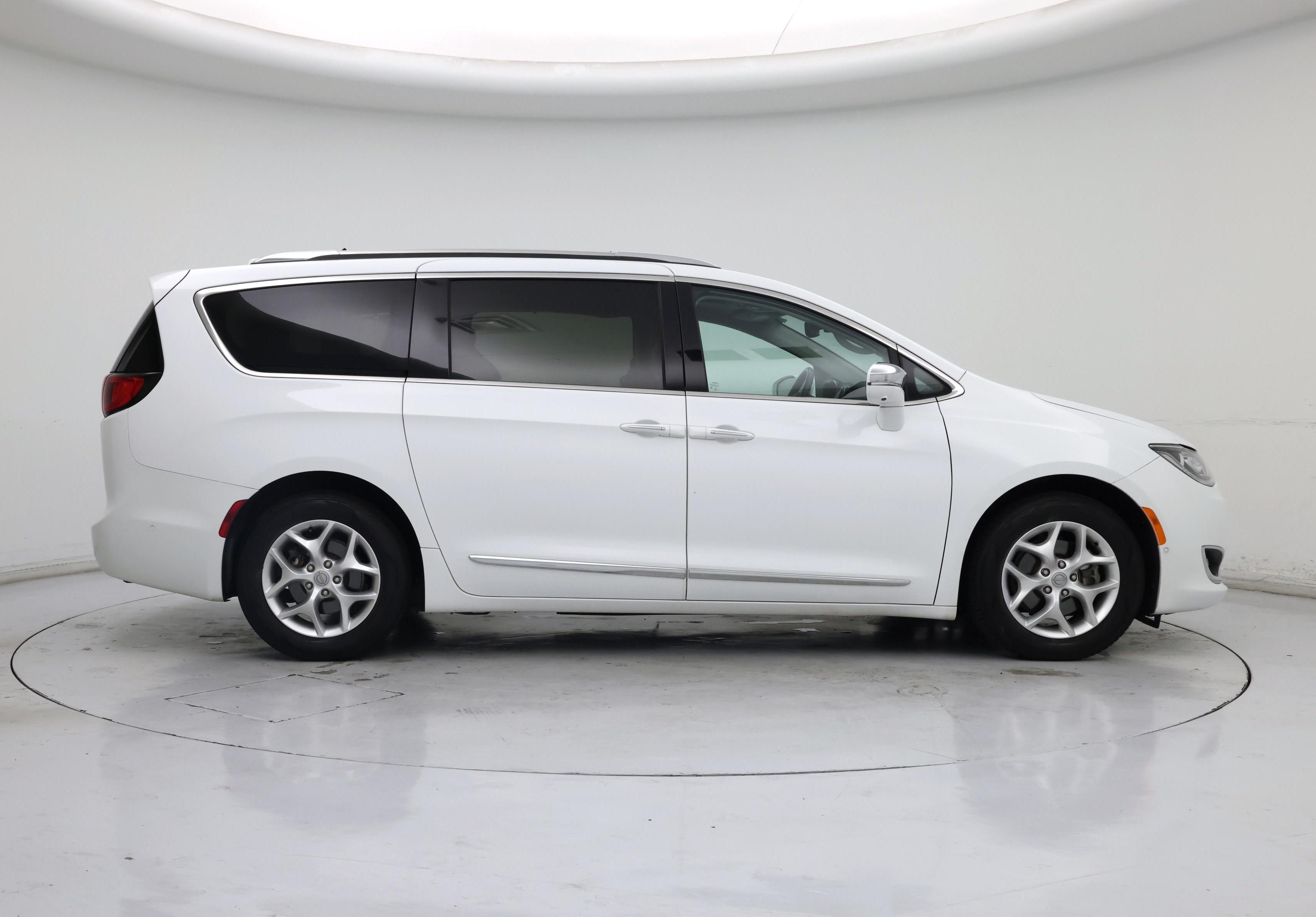 Thumbnail: 2020 Chrysler Pacifica - 7