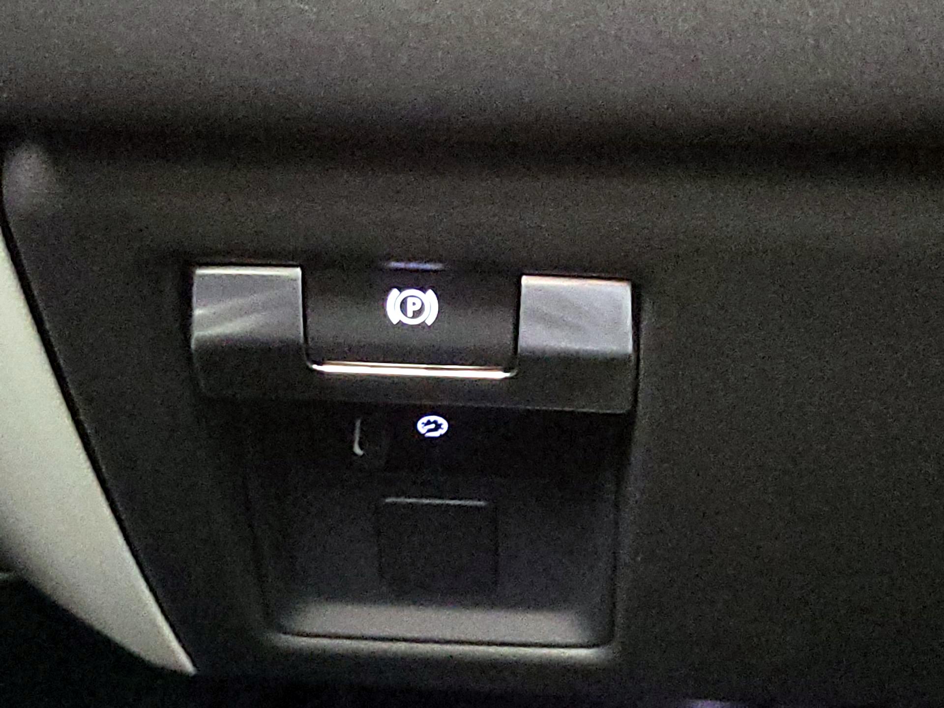 Thumbnail: 2023 Land Rover Defender - 13