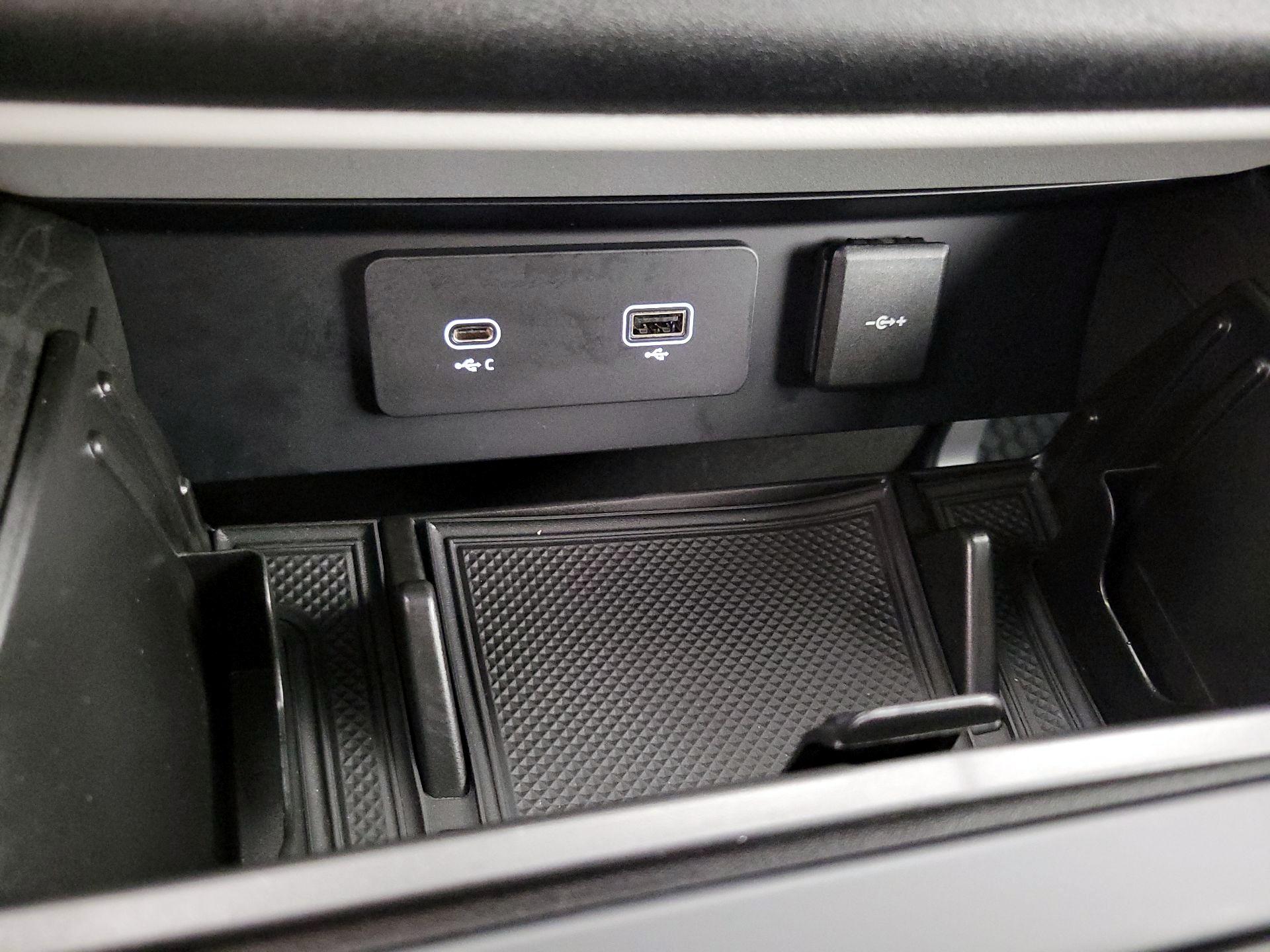 Thumbnail: 2023 Land Rover Defender - 19