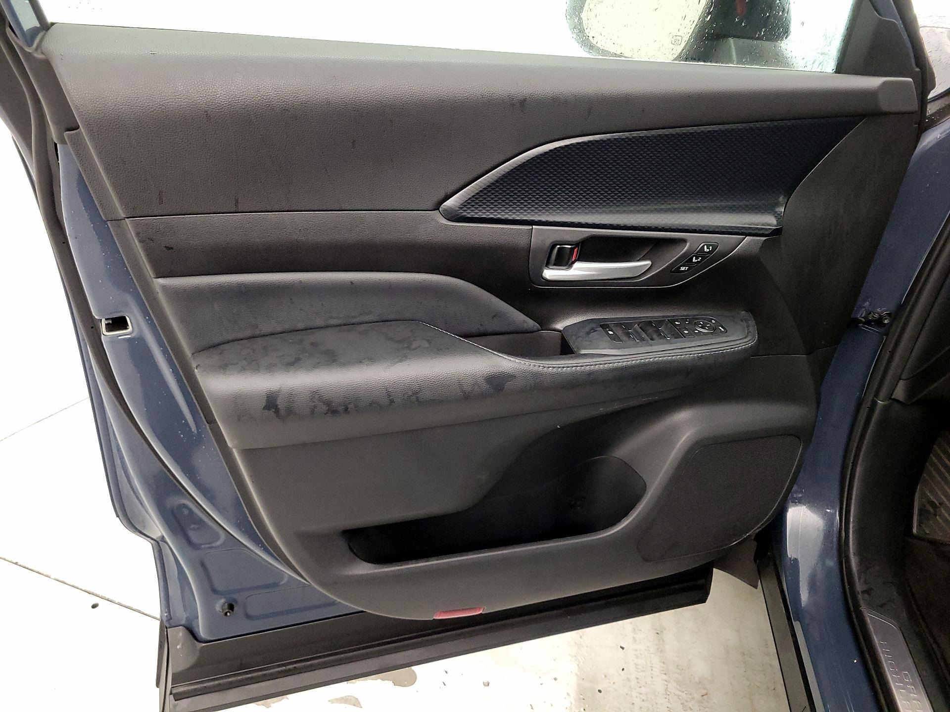 Thumbnail: 2024 Toyota Highlander - 12