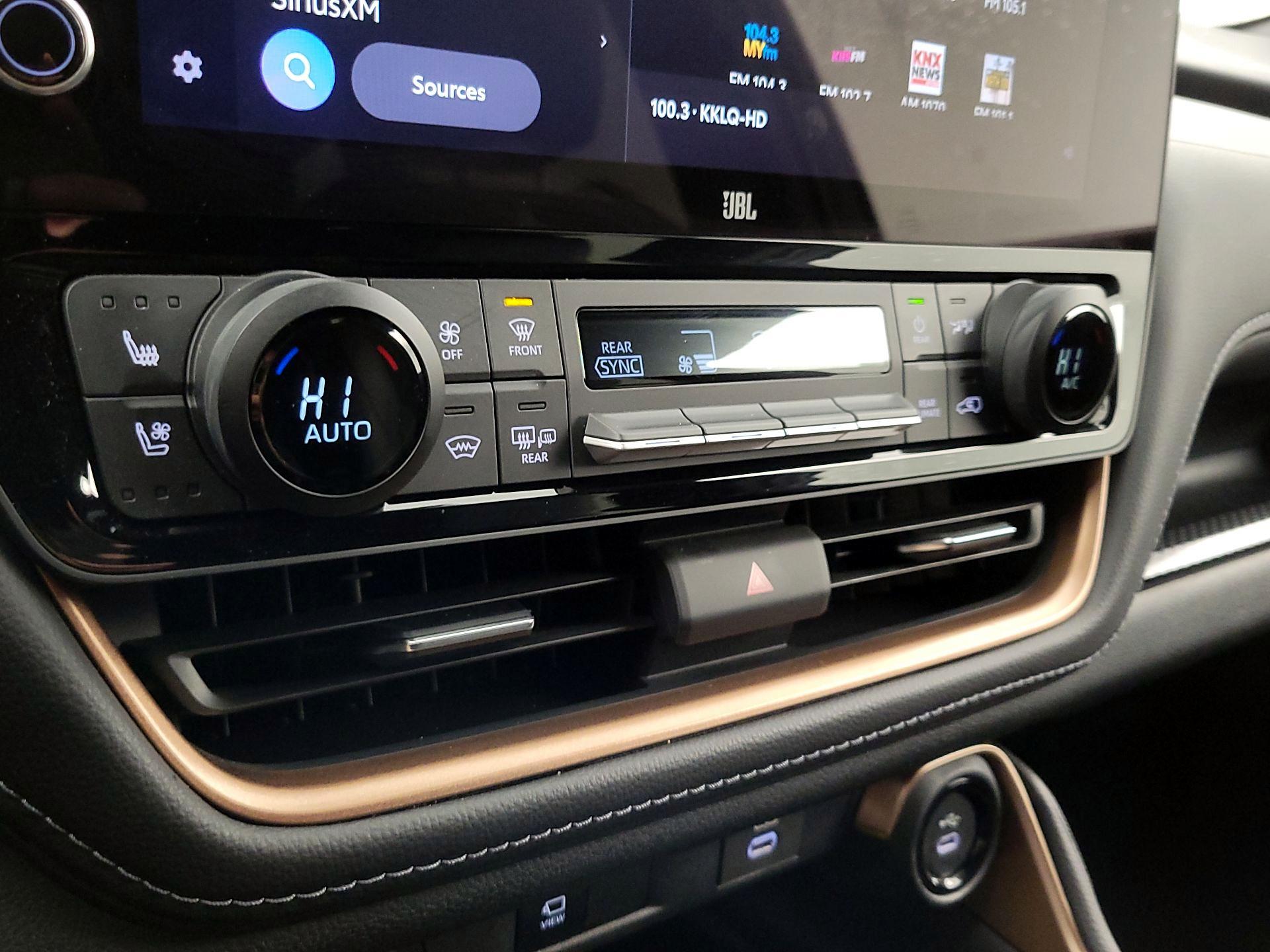 Thumbnail: 2024 Toyota Highlander - 17