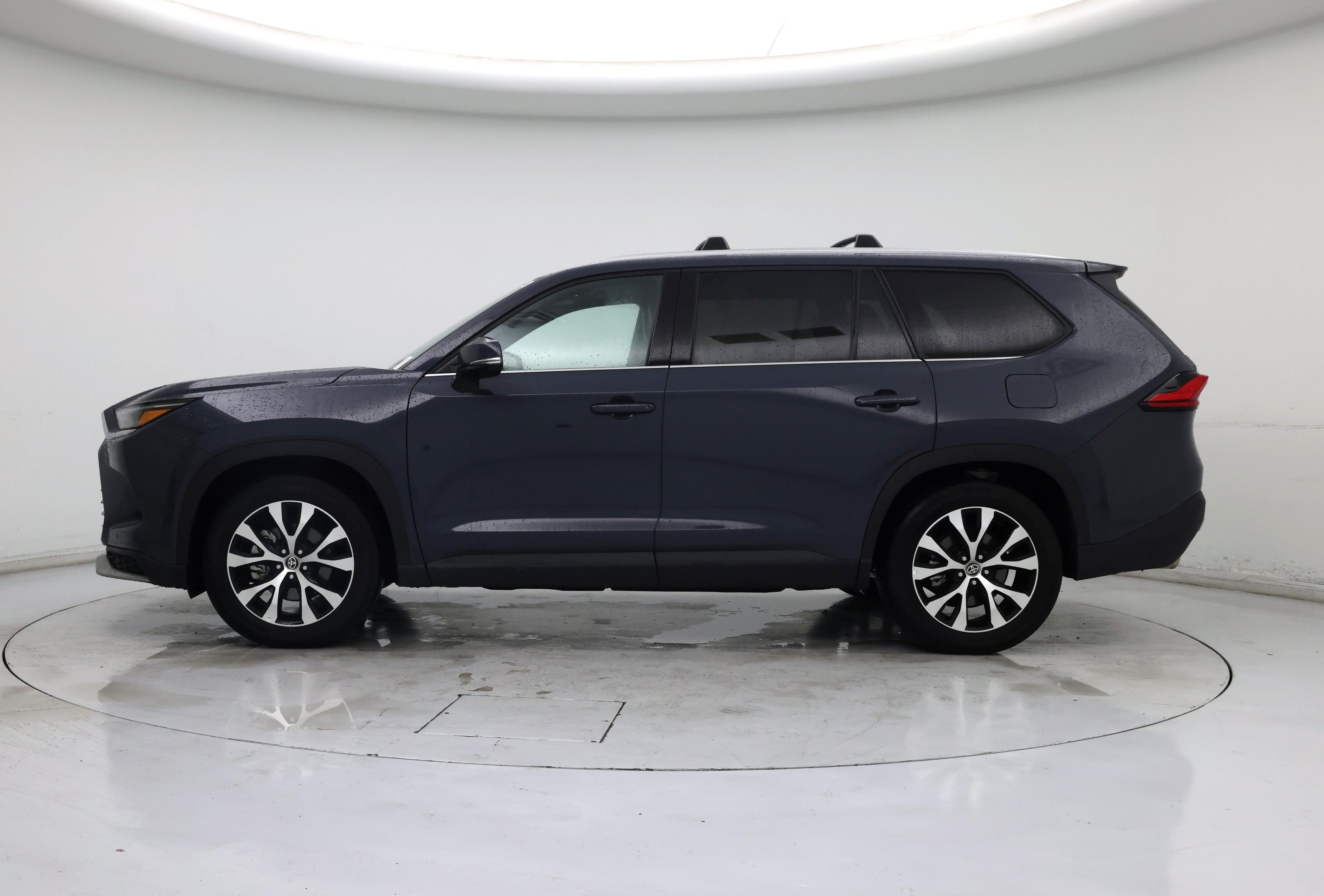 Thumbnail: 2024 Toyota Highlander - 3