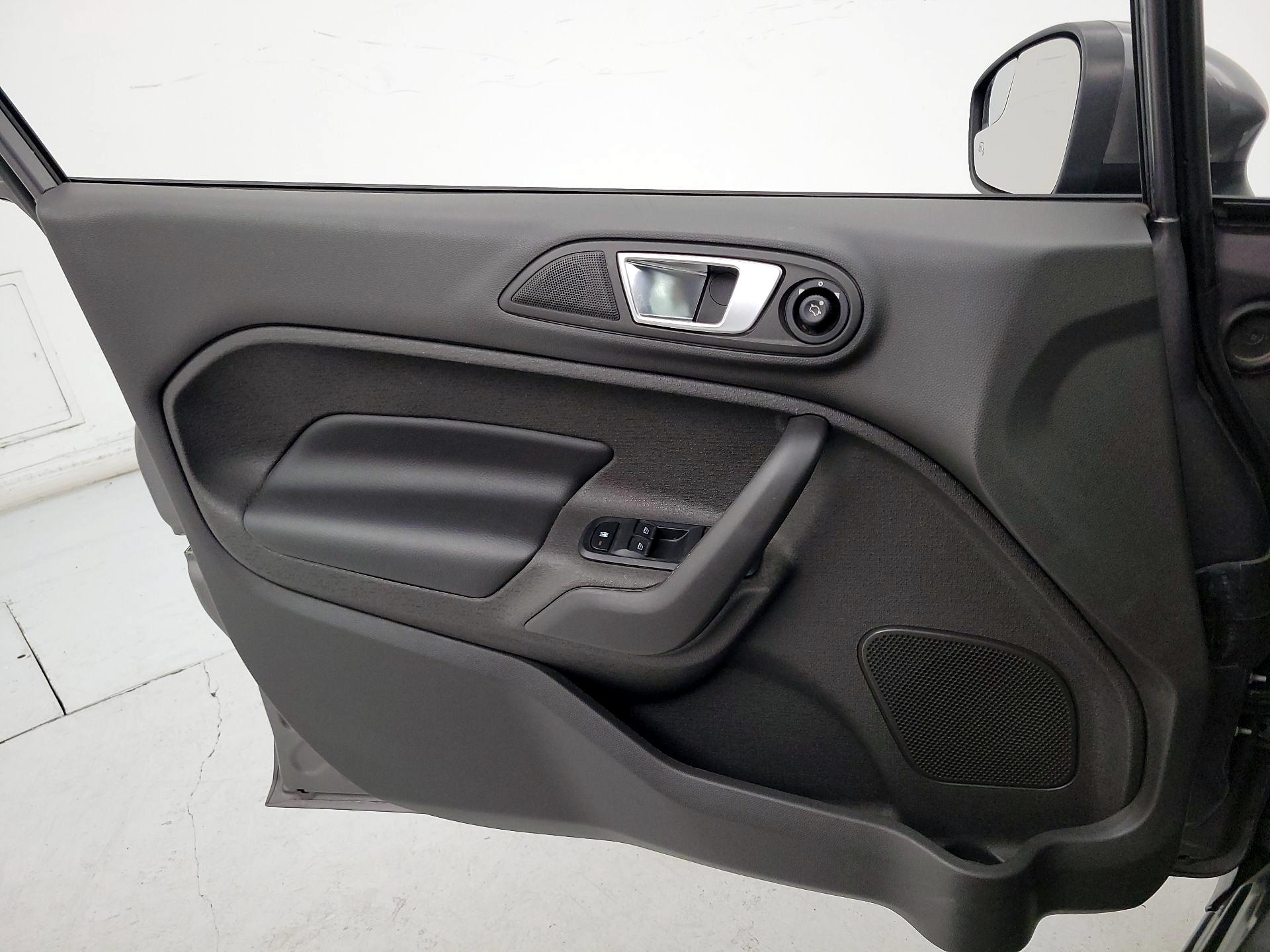 Thumbnail: 2014 Ford Fiesta - 12