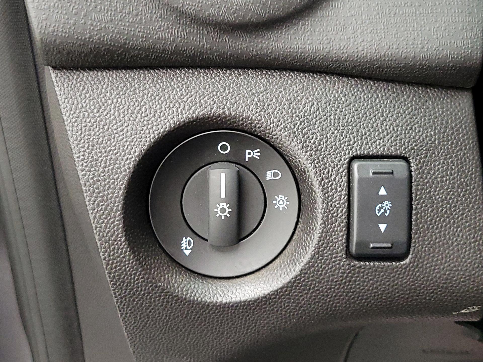 Thumbnail: 2014 Ford Fiesta - 13