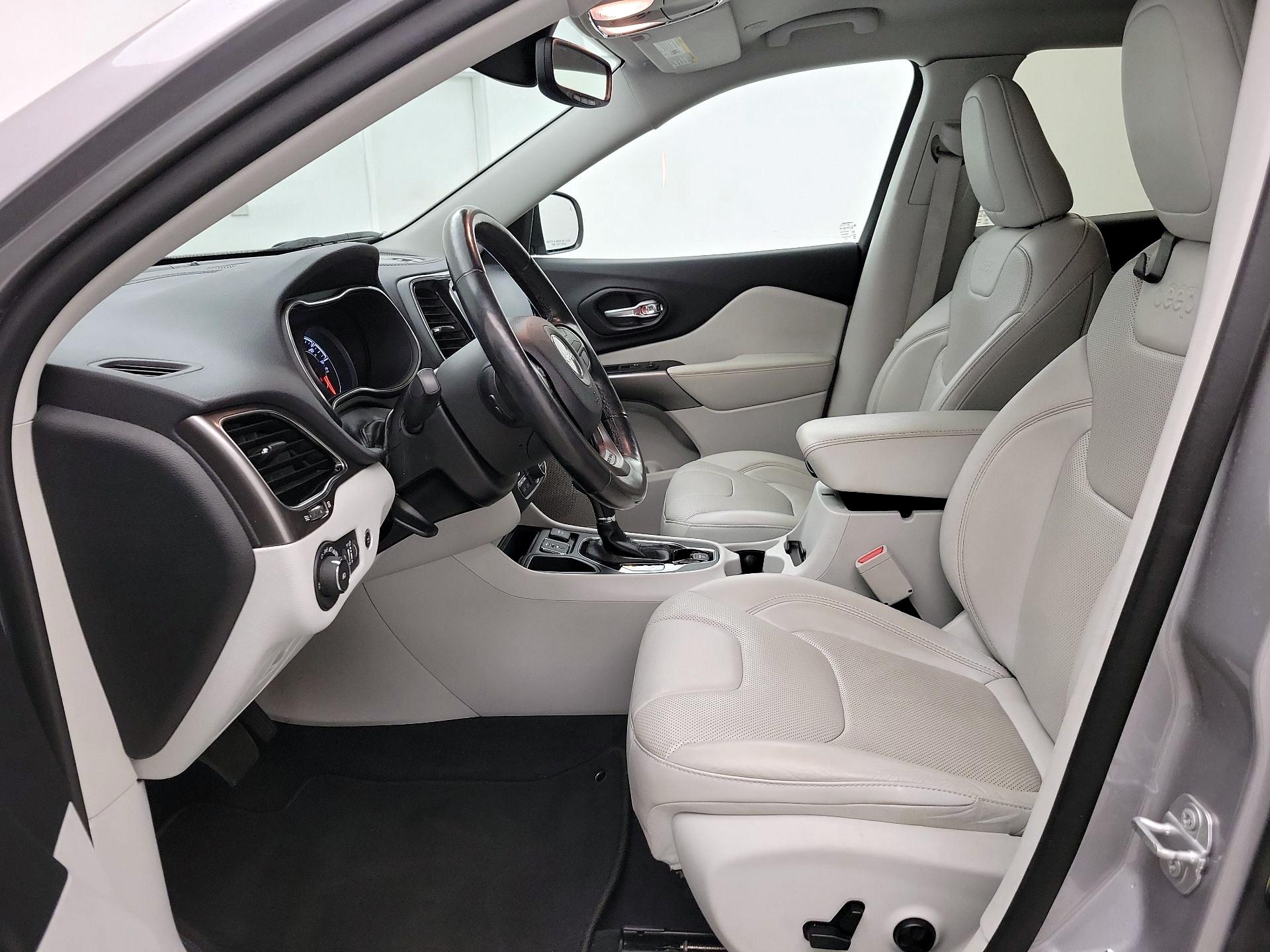 Thumbnail: 2020 Jeep Cherokee - 11