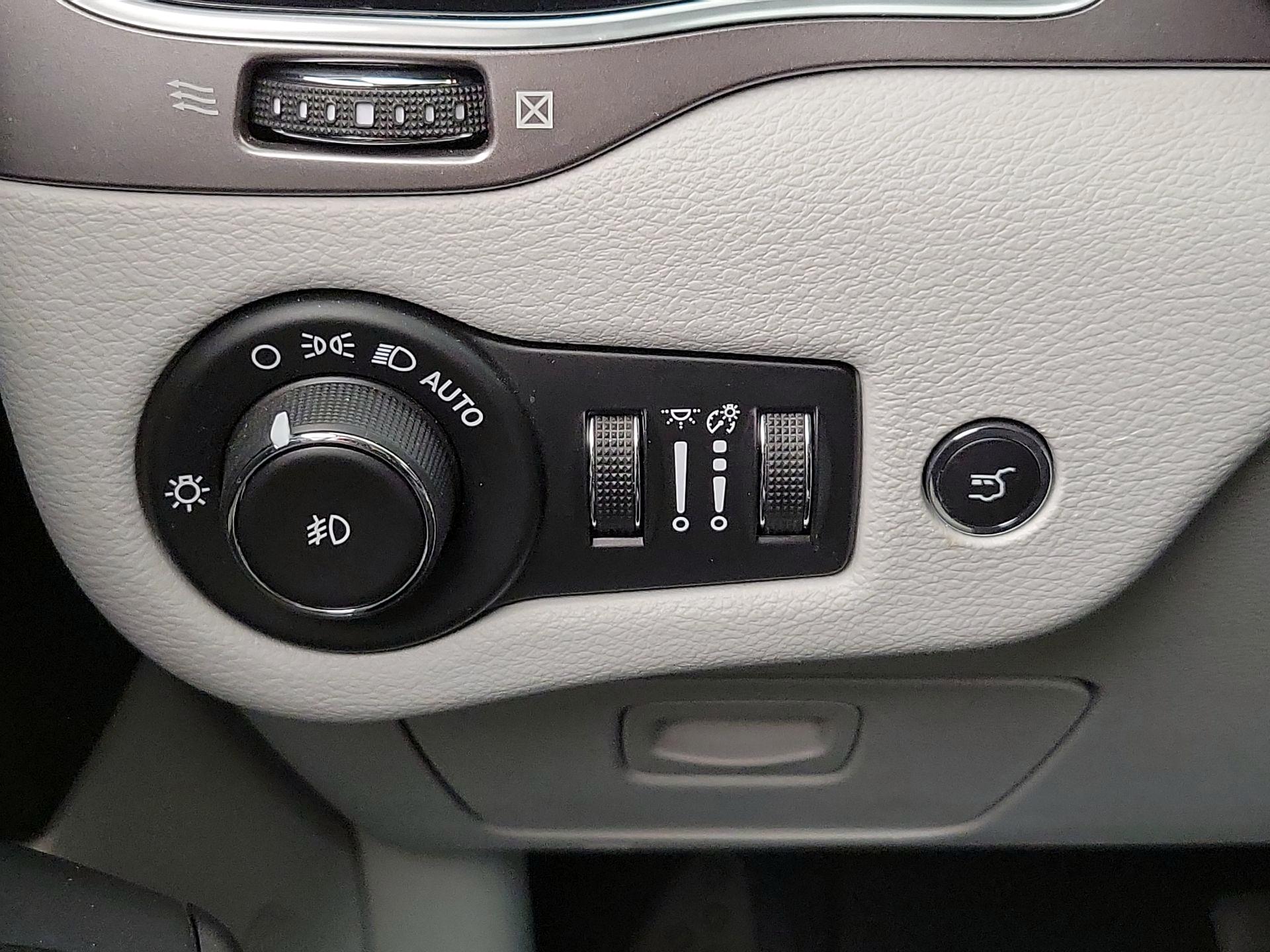 Thumbnail: 2020 Jeep Cherokee - 13