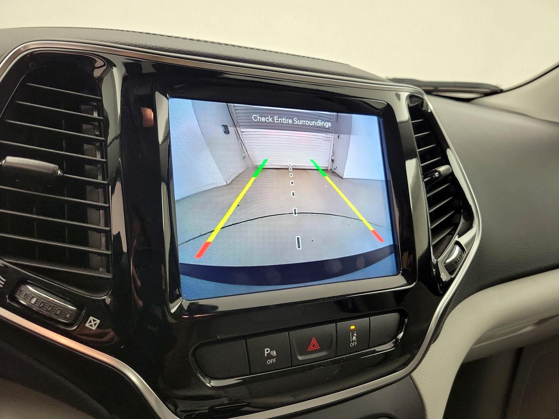 Thumbnail: 2020 Jeep Cherokee - 15