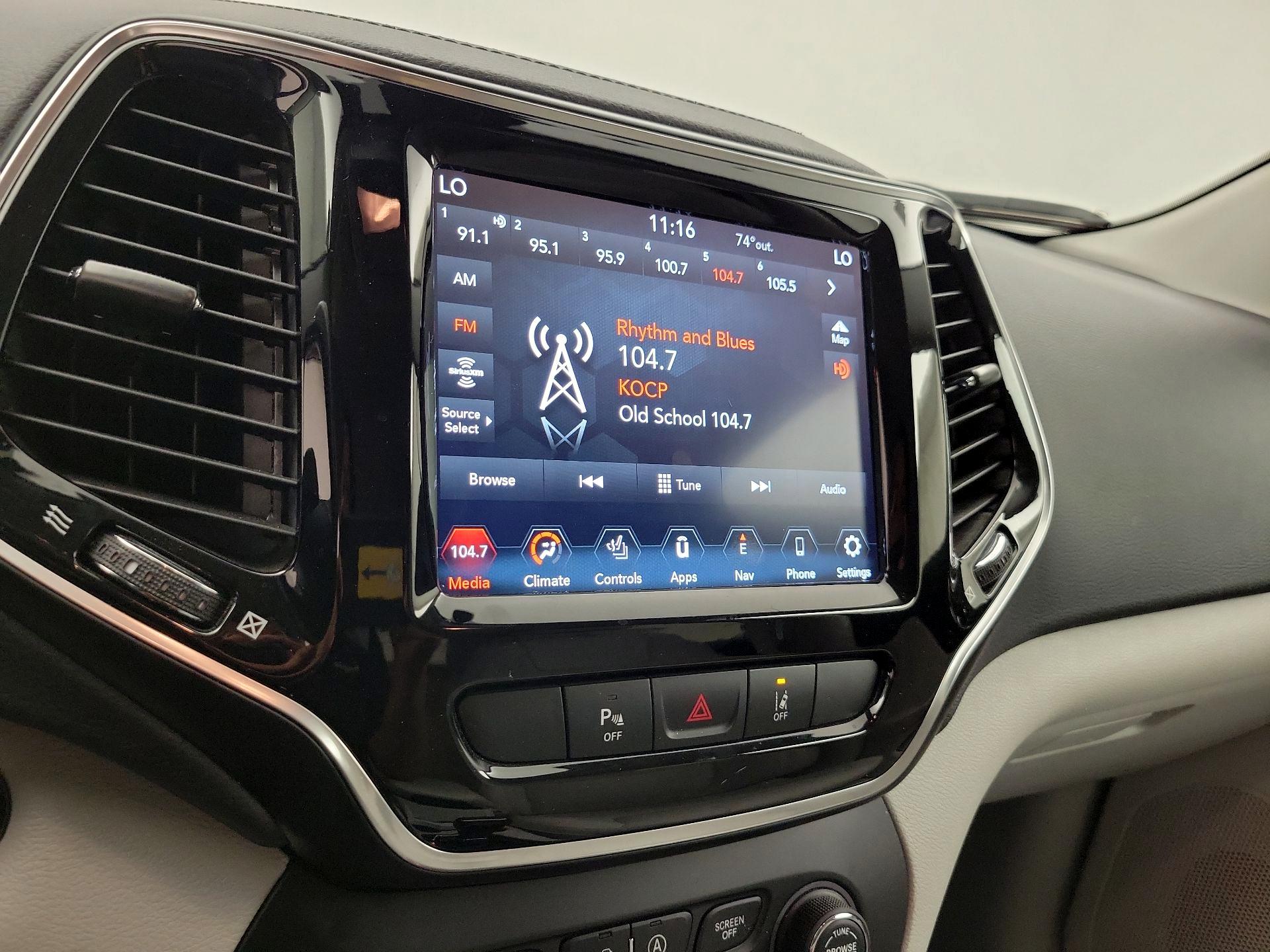 Thumbnail: 2020 Jeep Cherokee - 16